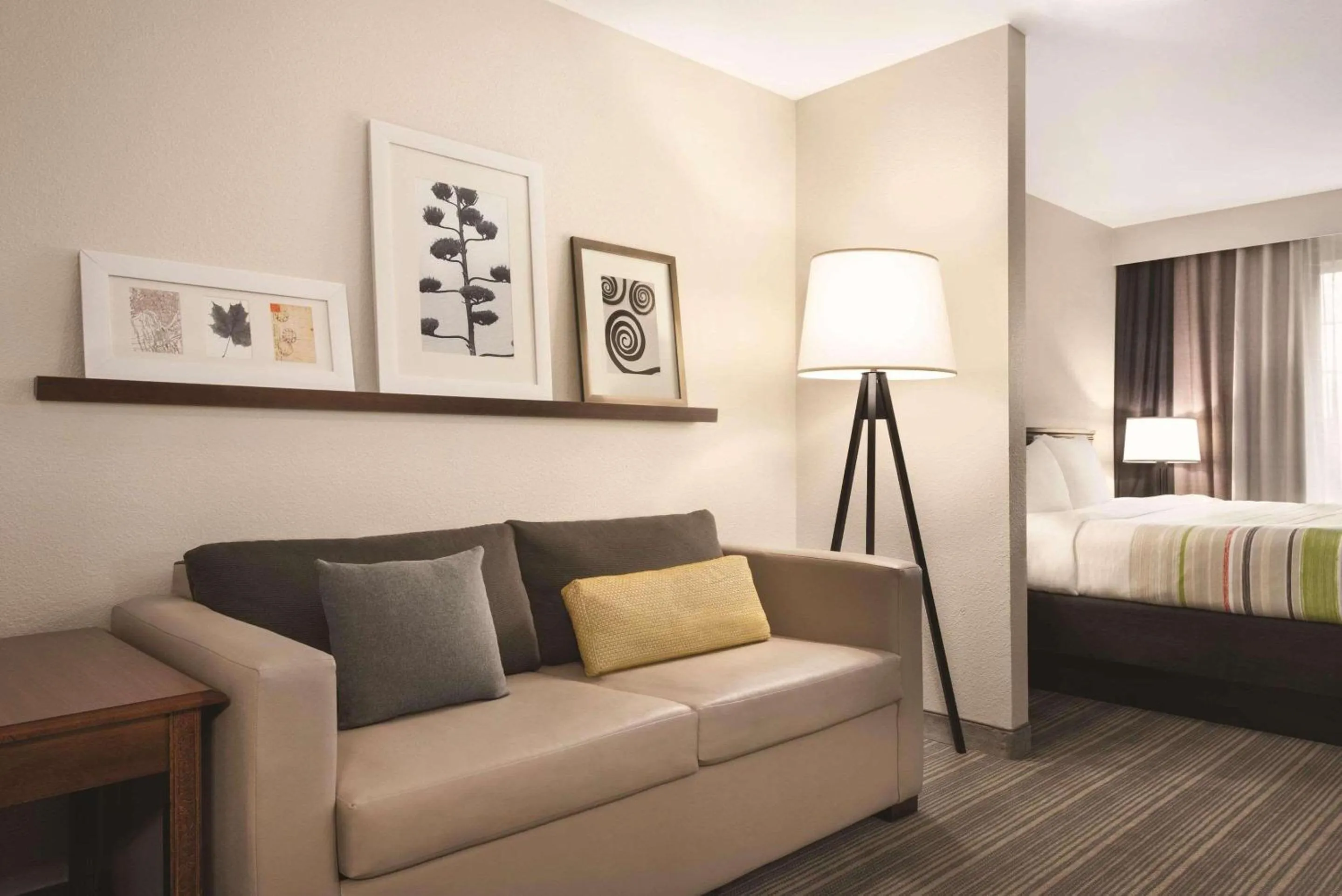 Bedroom, Bed in Country Inn & Suites by Radisson, Michigan City, IN