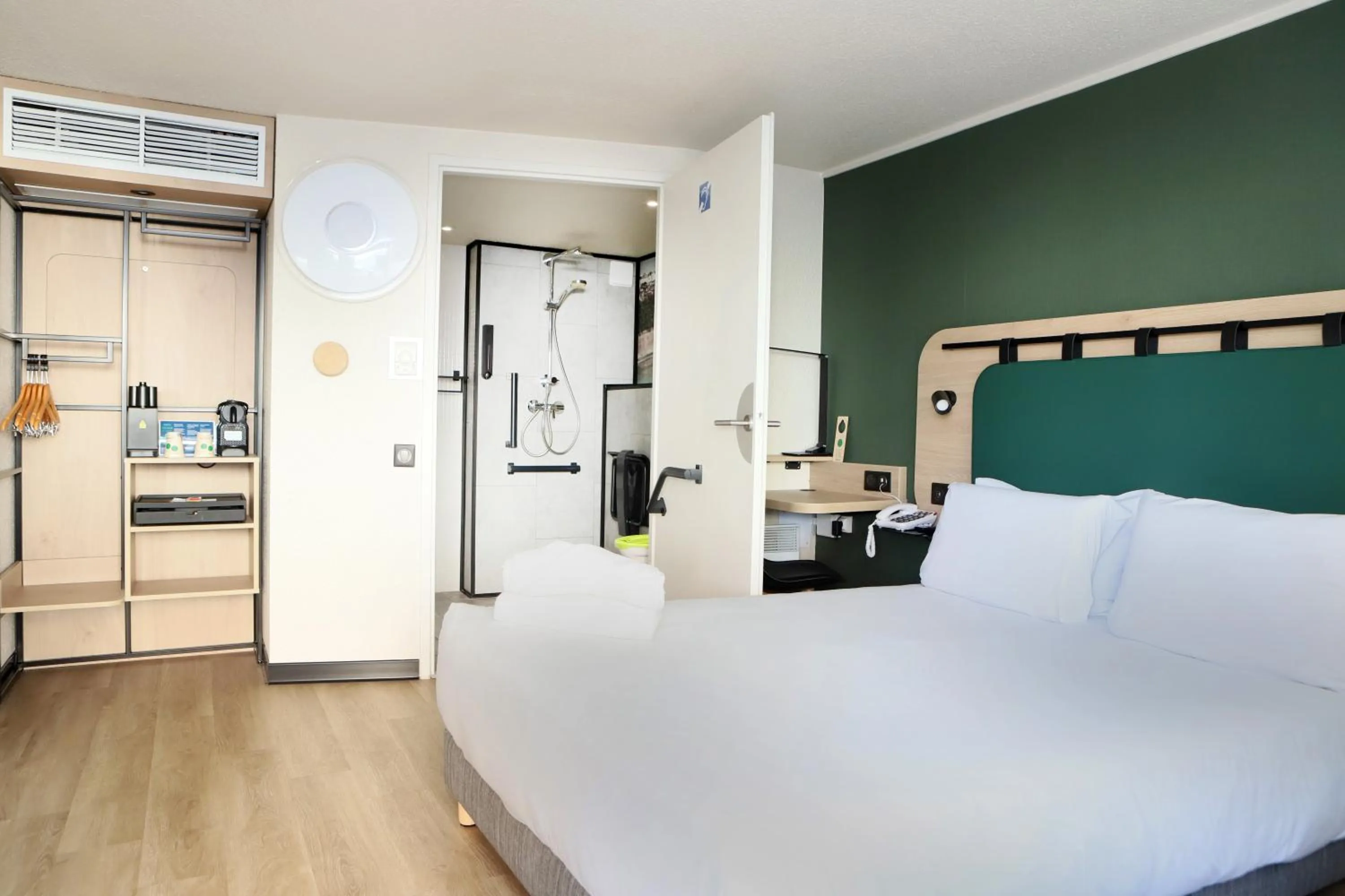 Bedroom, Bed in Campanile Toulouse Balma - Cité de l'Espace