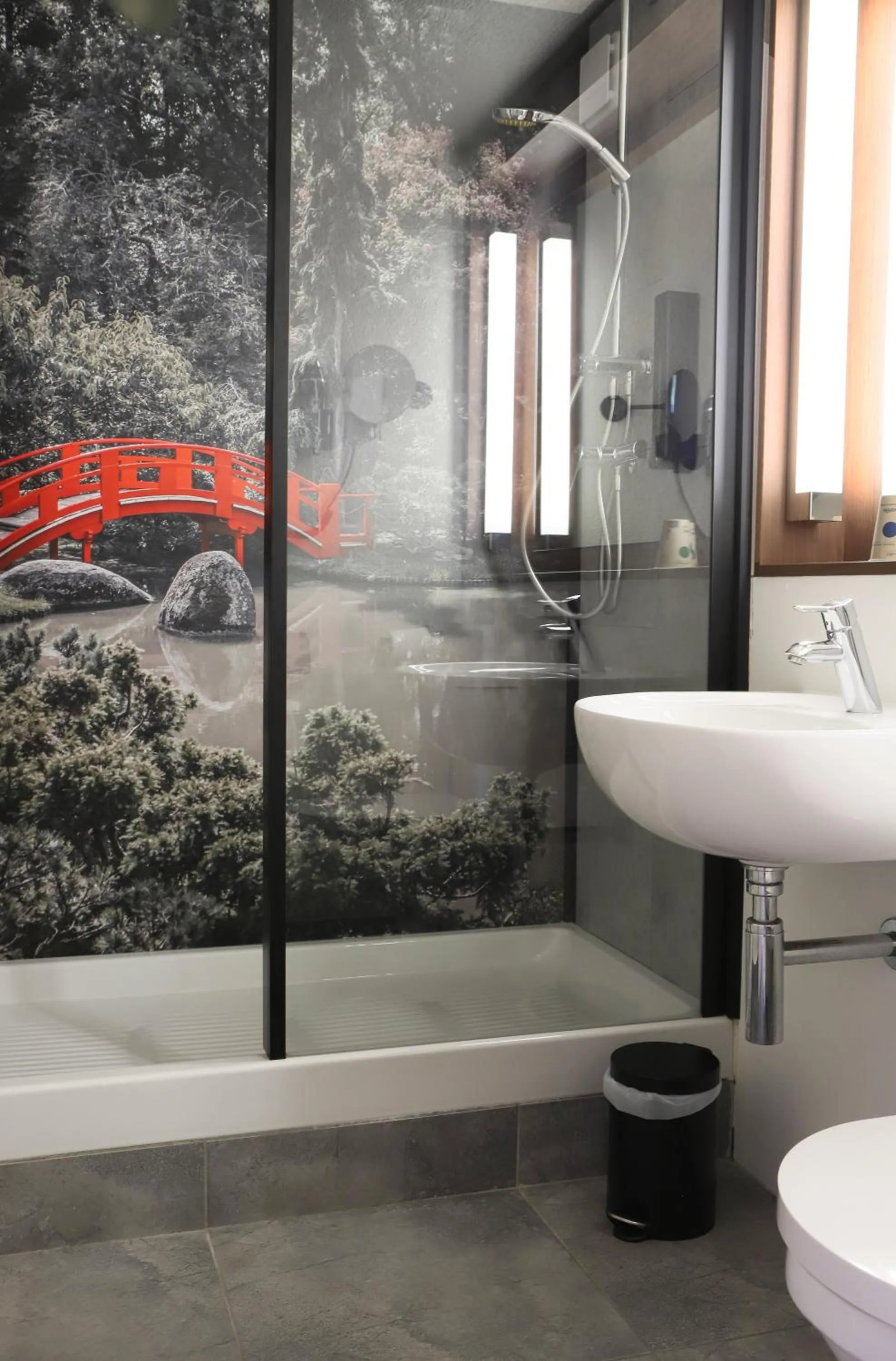 Bathroom in Campanile Toulouse Balma - Cité de l'Espace