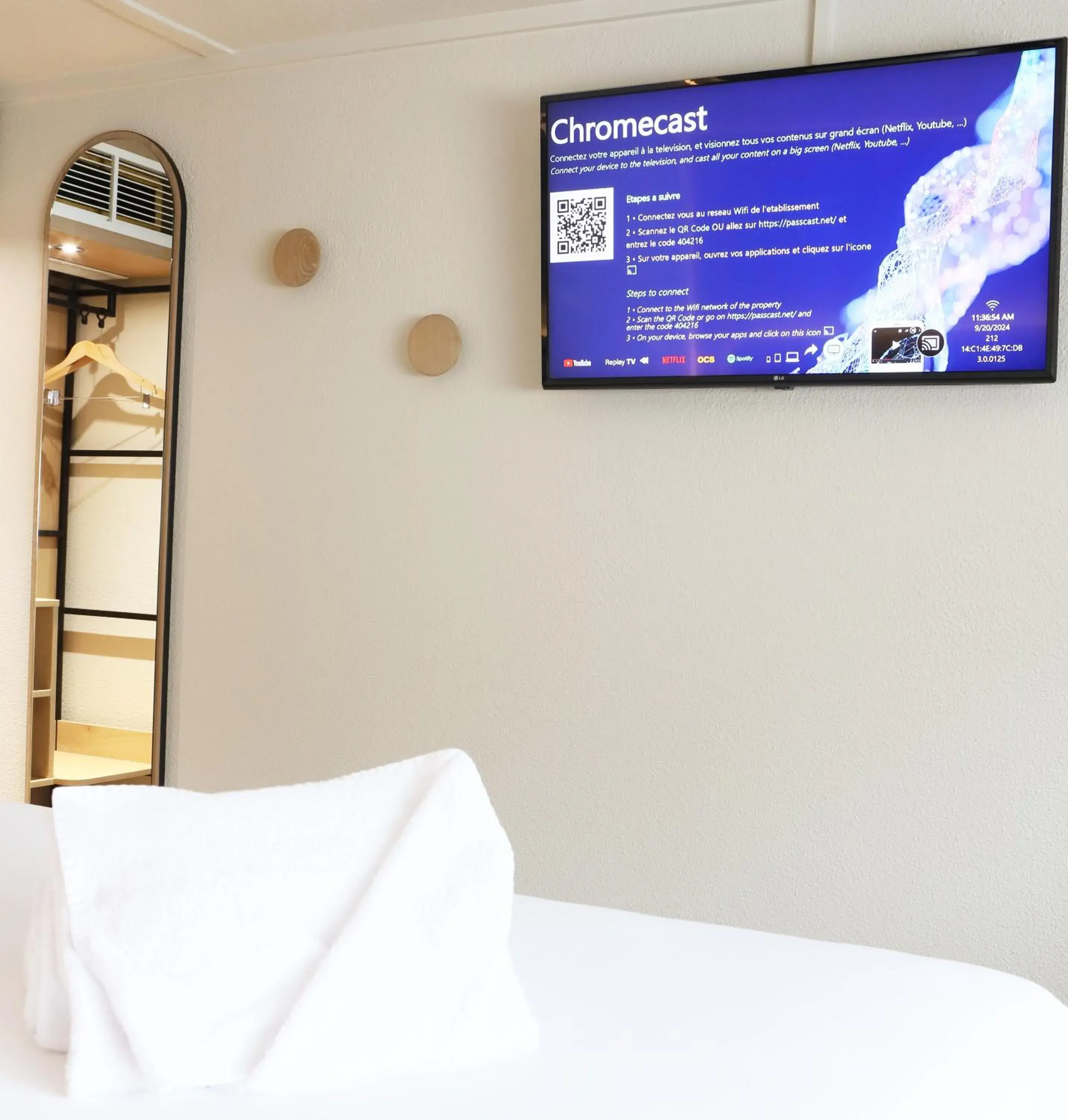 Bedroom, Bed in Campanile Toulouse Balma - Cité de l'Espace Bedroom, Bed in Campanile Toulouse Balma - Cité de l'Espace