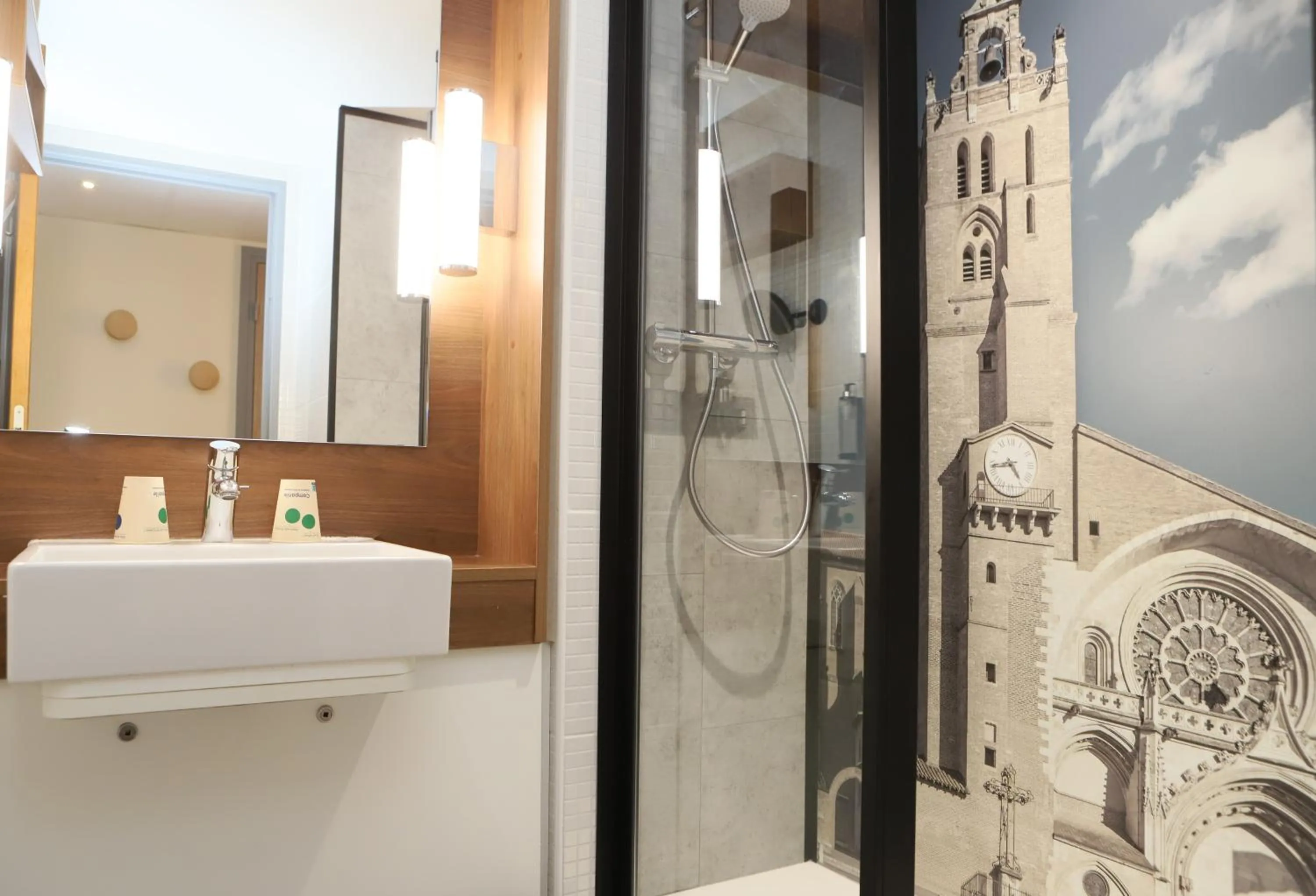 Bathroom in Campanile Toulouse Balma - Cité de l'Espace