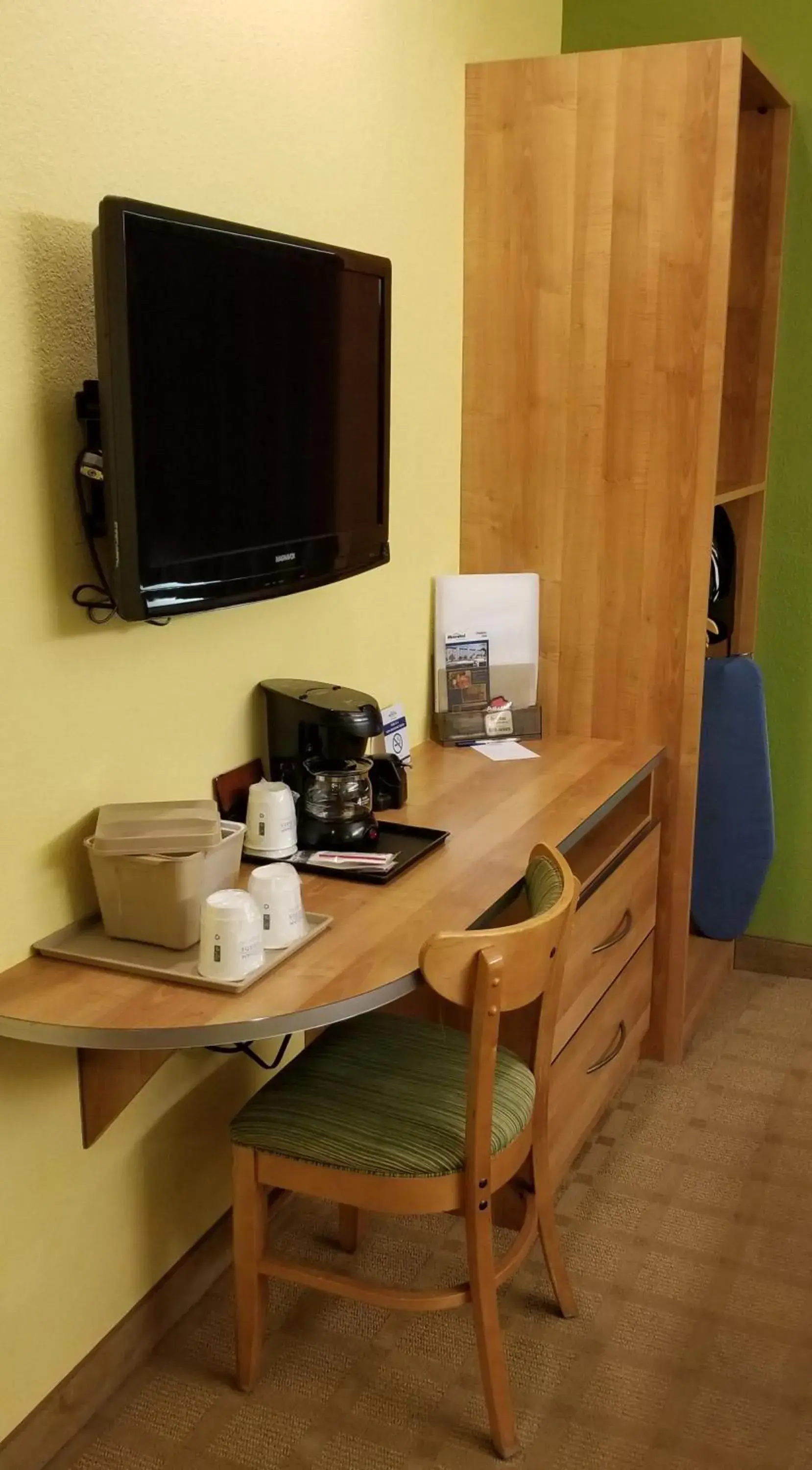 Queen Room with Two Queen Beds and Roll-in Shower - Mobility Accessible/Non-Smoking in Microtel Inn & Suites by Wyndham Delphos Queen Room with Two Queen Beds and Roll-in Shower - Mobility Accessible/Non-Smoking in Microtel Inn & Suites by Wyndham Delphos