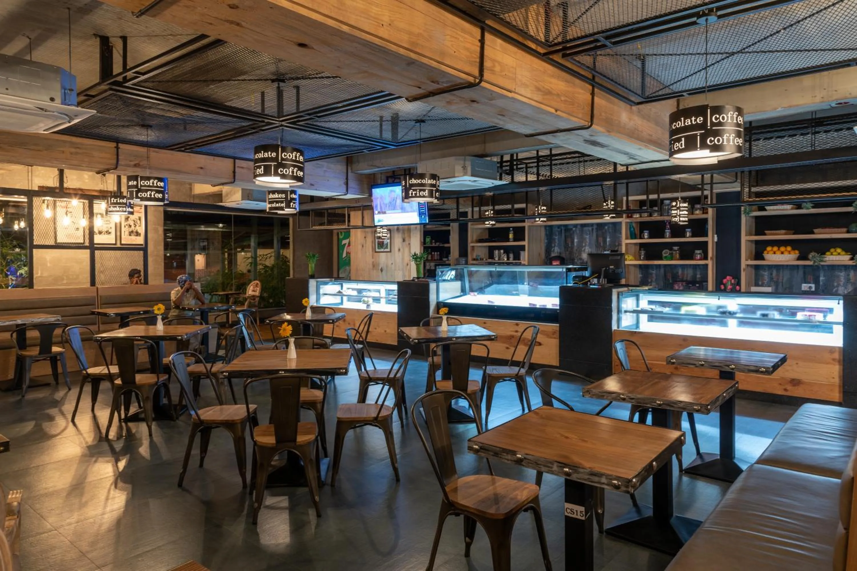 Restaurant/places to eat in Hotel RK Gardenia