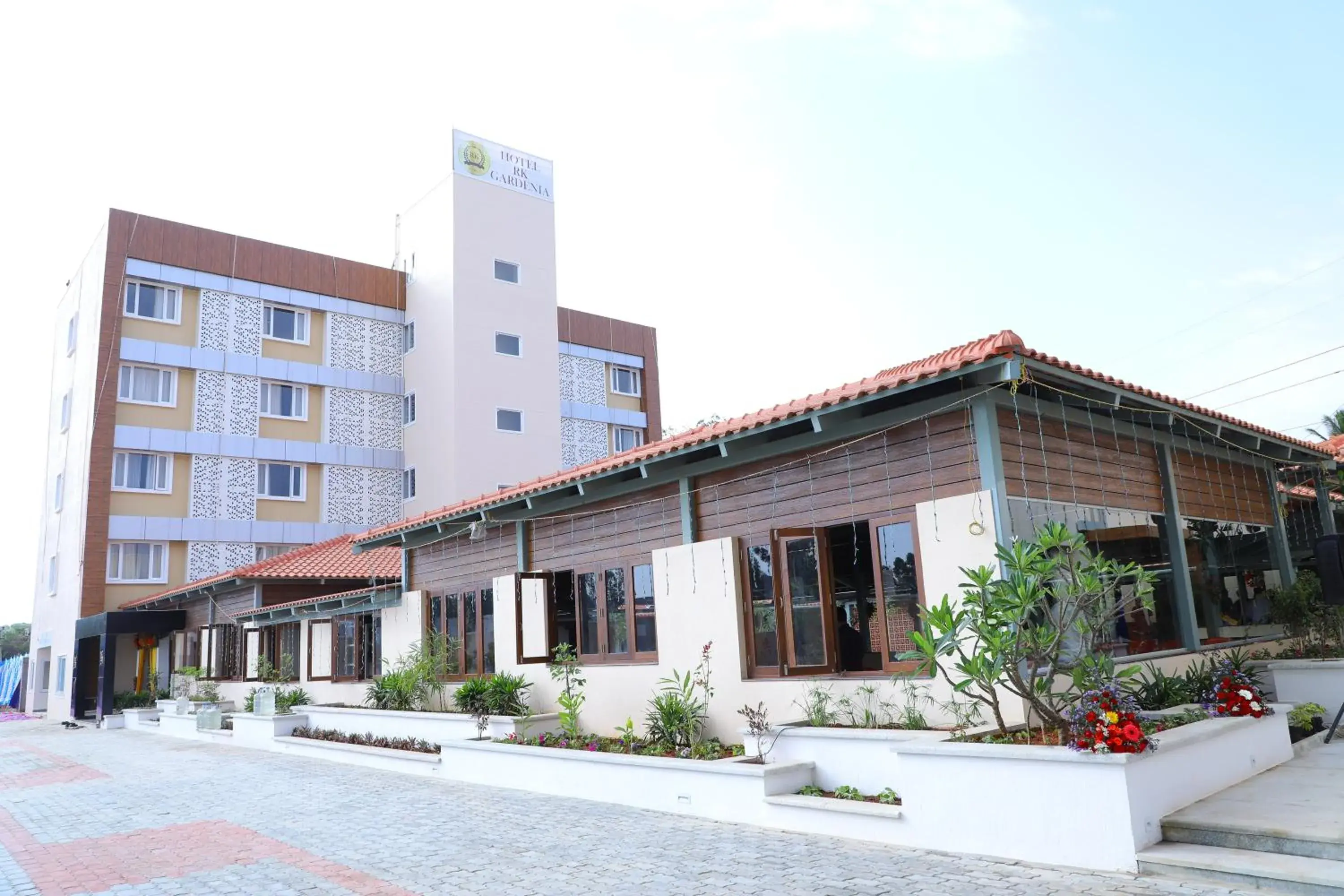 Property building in Hotel RK Gardenia Property building in Hotel RK Gardenia