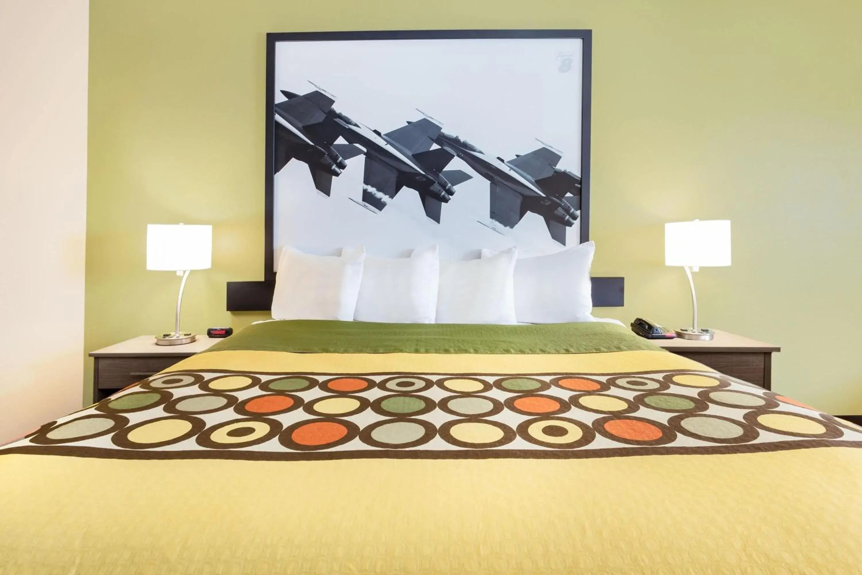 Photo of the whole room, Bed in Super 8 by Wyndham Kokomo Photo of the whole room, Bed in Super 8 by Wyndham Kokomo