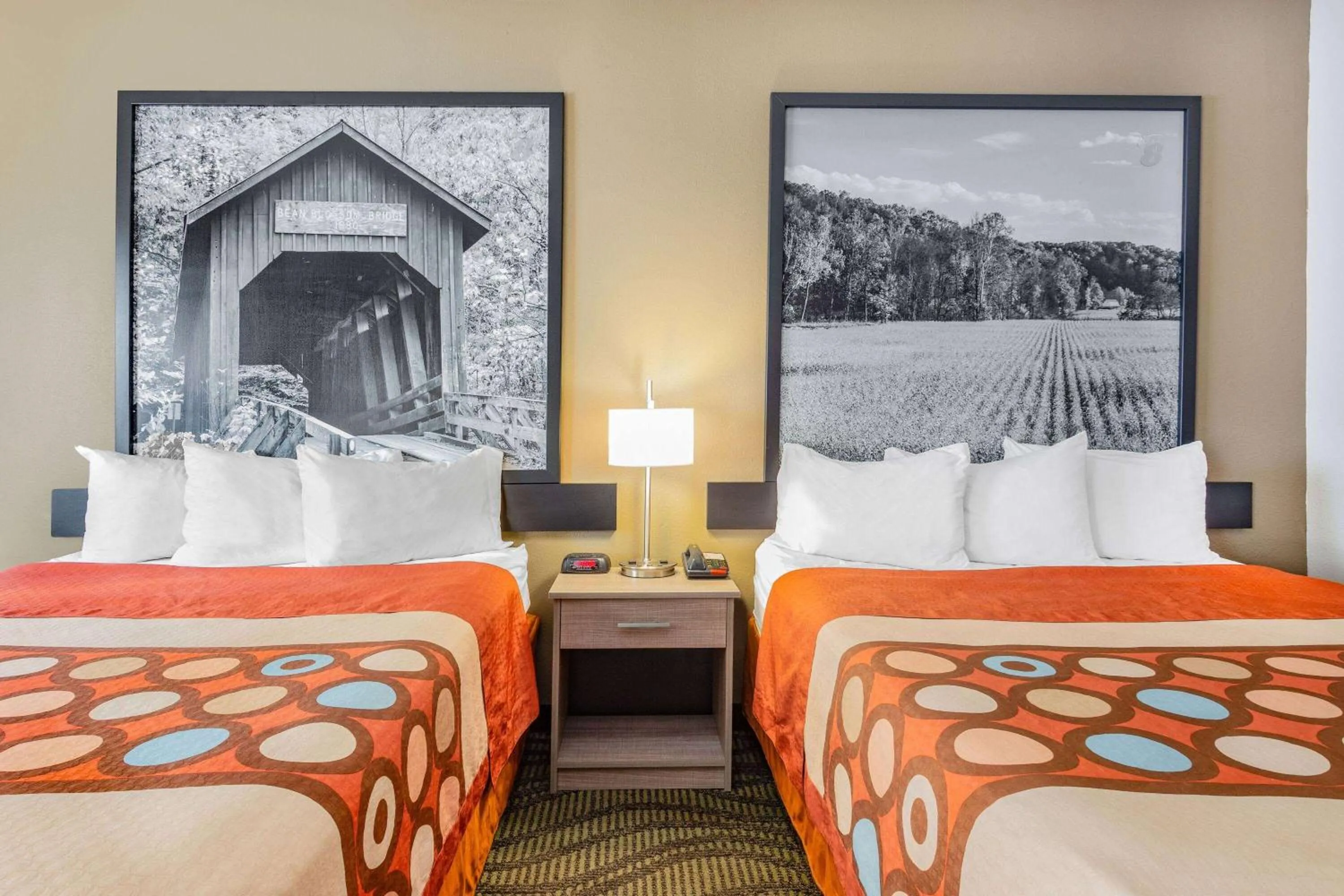 Photo of the whole room, Bed in Super 8 by Wyndham Kokomo