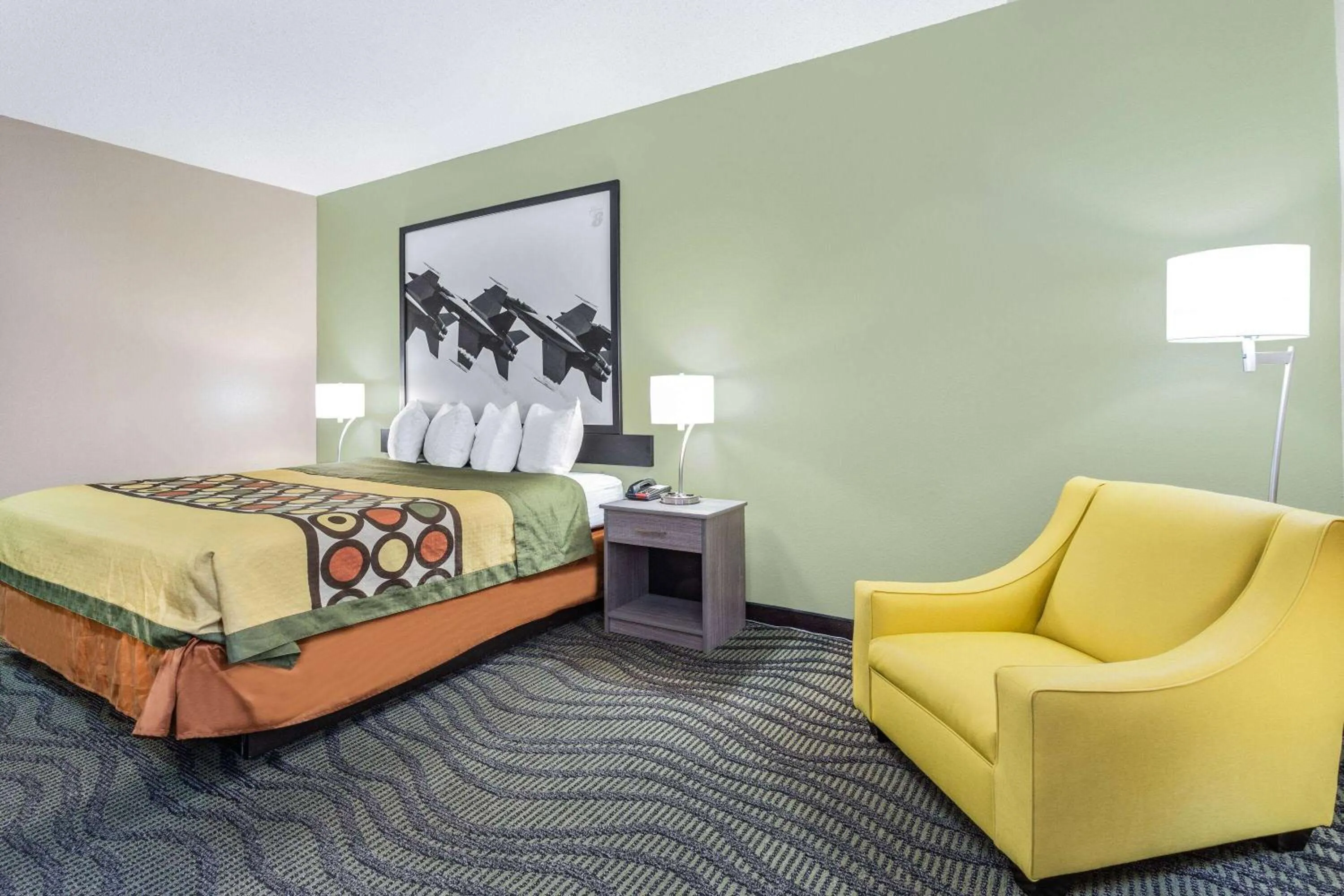 Photo of the whole room, Bed in Super 8 by Wyndham Kokomo