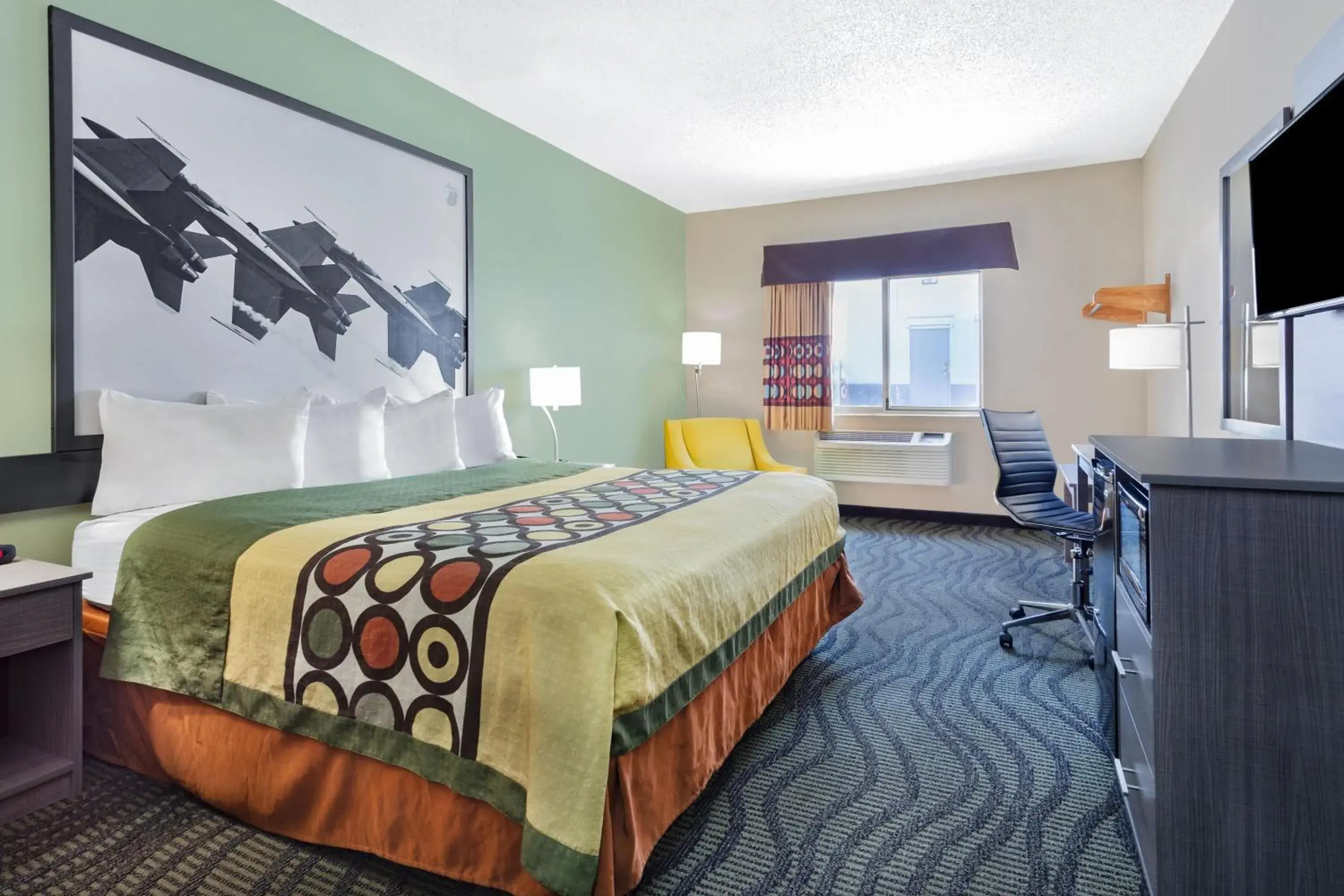 Photo of the whole room, Bed in Super 8 by Wyndham Kokomo Photo of the whole room, Bed in Super 8 by Wyndham Kokomo