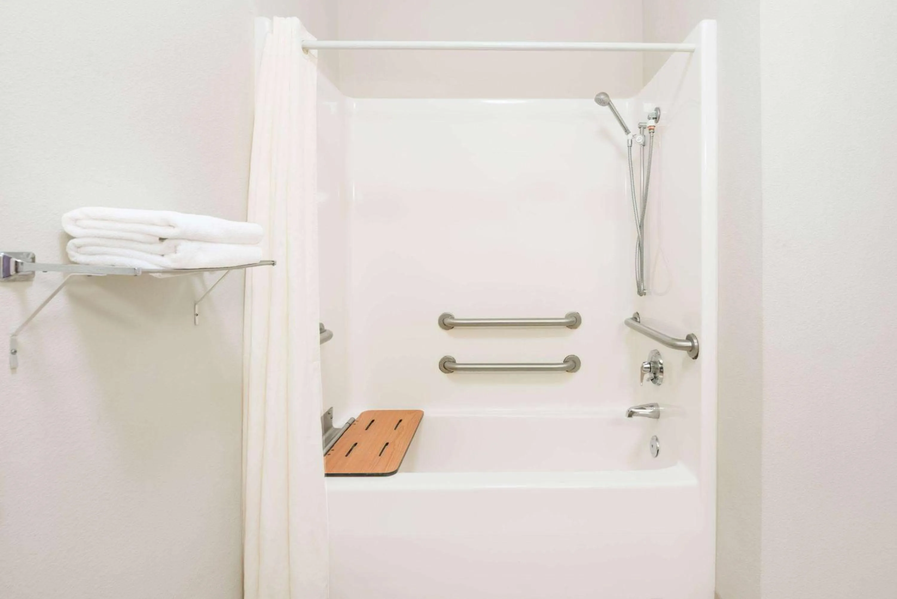 Bathroom in Super 8 by Wyndham Columbia East