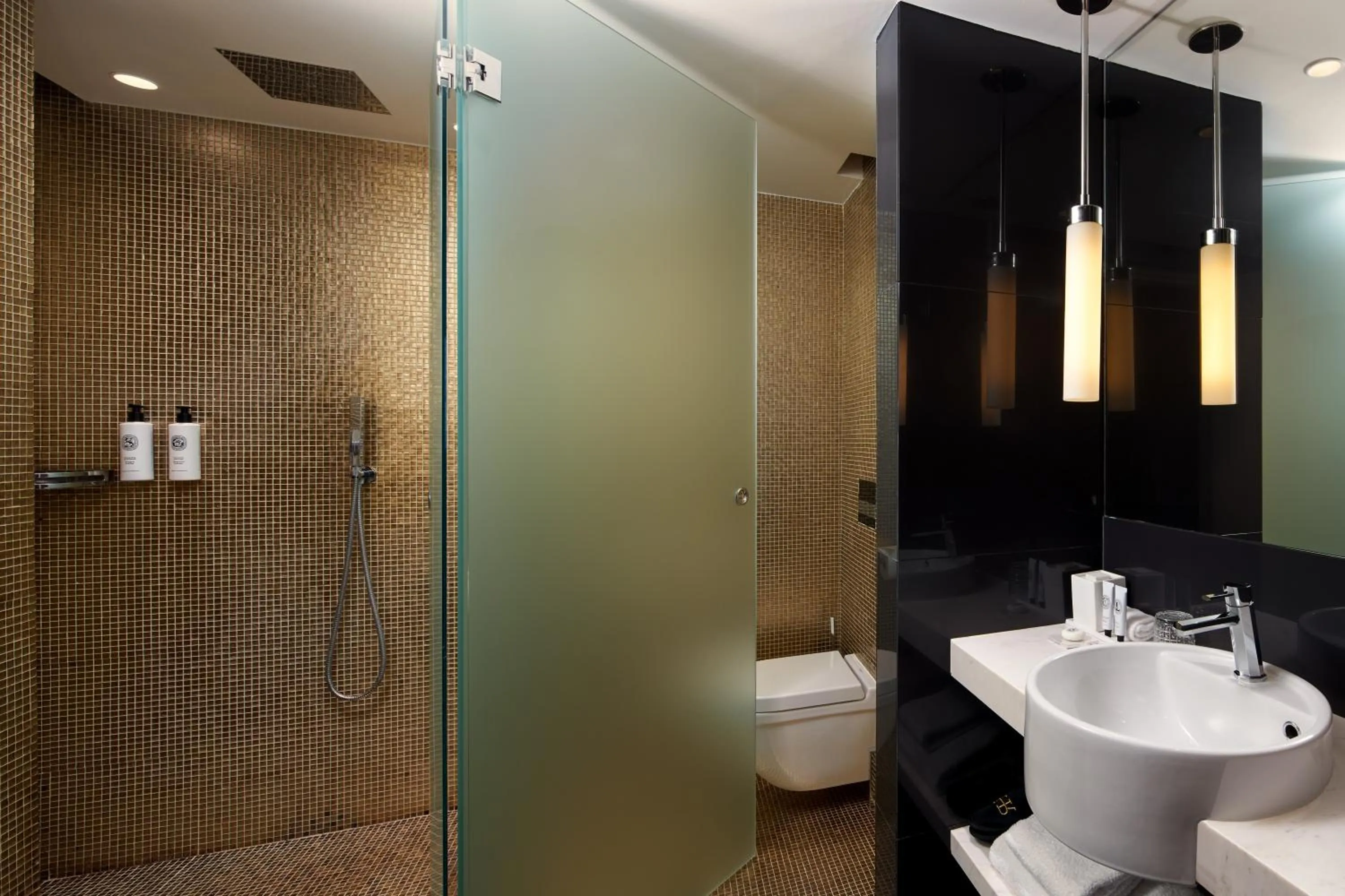 Bathroom in Hotel Opéra Richepanse