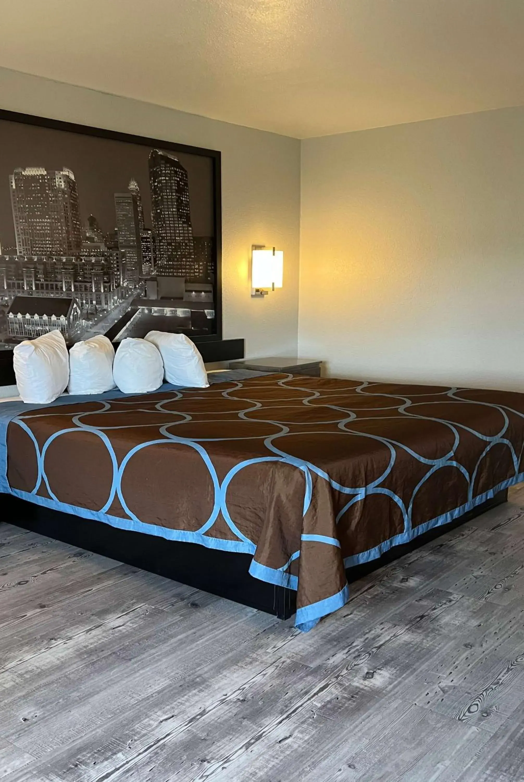 Photo of the whole room, Bed in Super 8 by Wyndham Clemmons - Bermuda Run - Winston-Salem I-40 Photo of the whole room, Bed in Super 8 by Wyndham Clemmons - Bermuda Run - Winston-Salem I-40