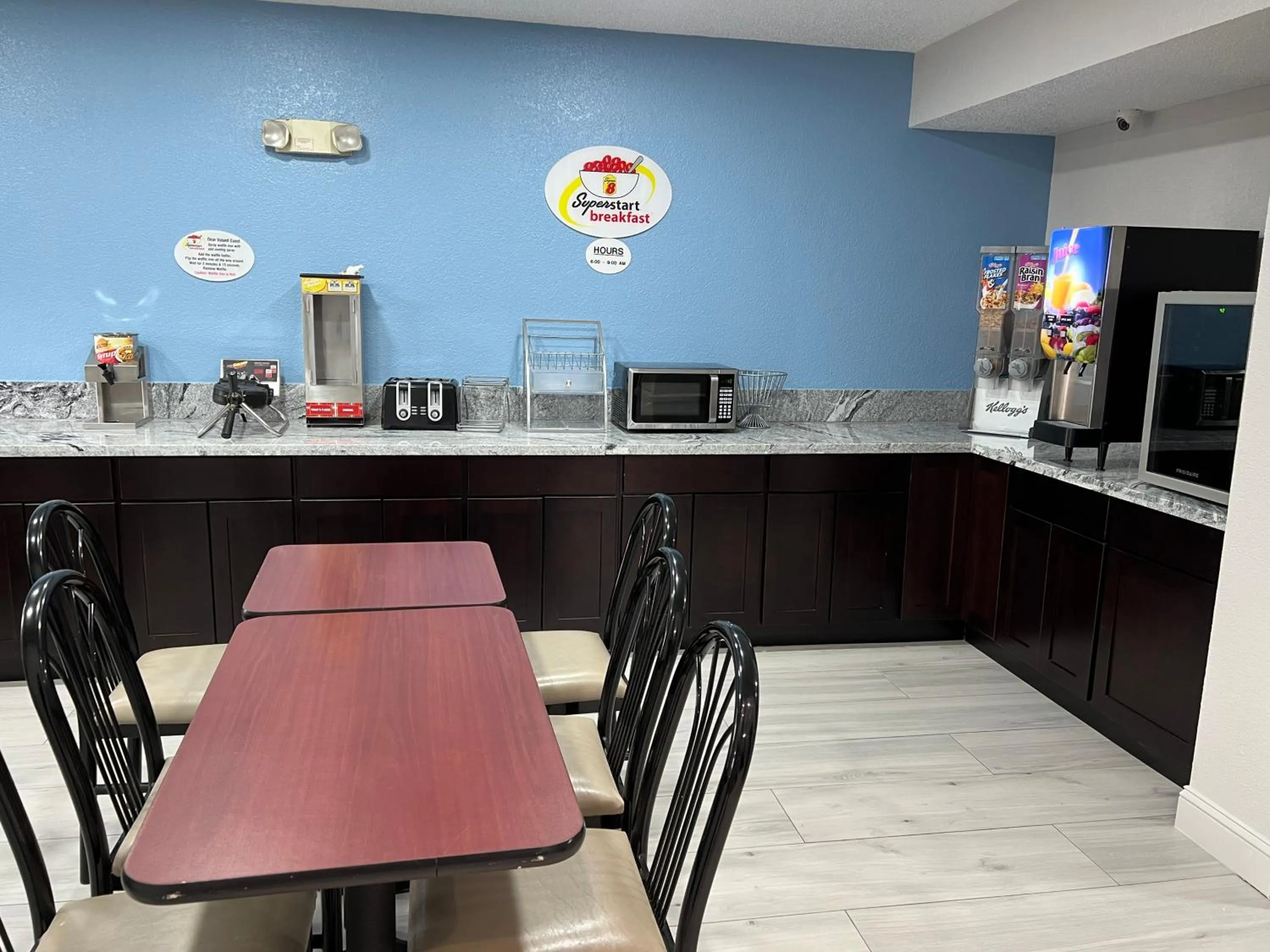 Breakfast in Super 8 by Wyndham Clemmons - Bermuda Run - Winston-Salem I-40