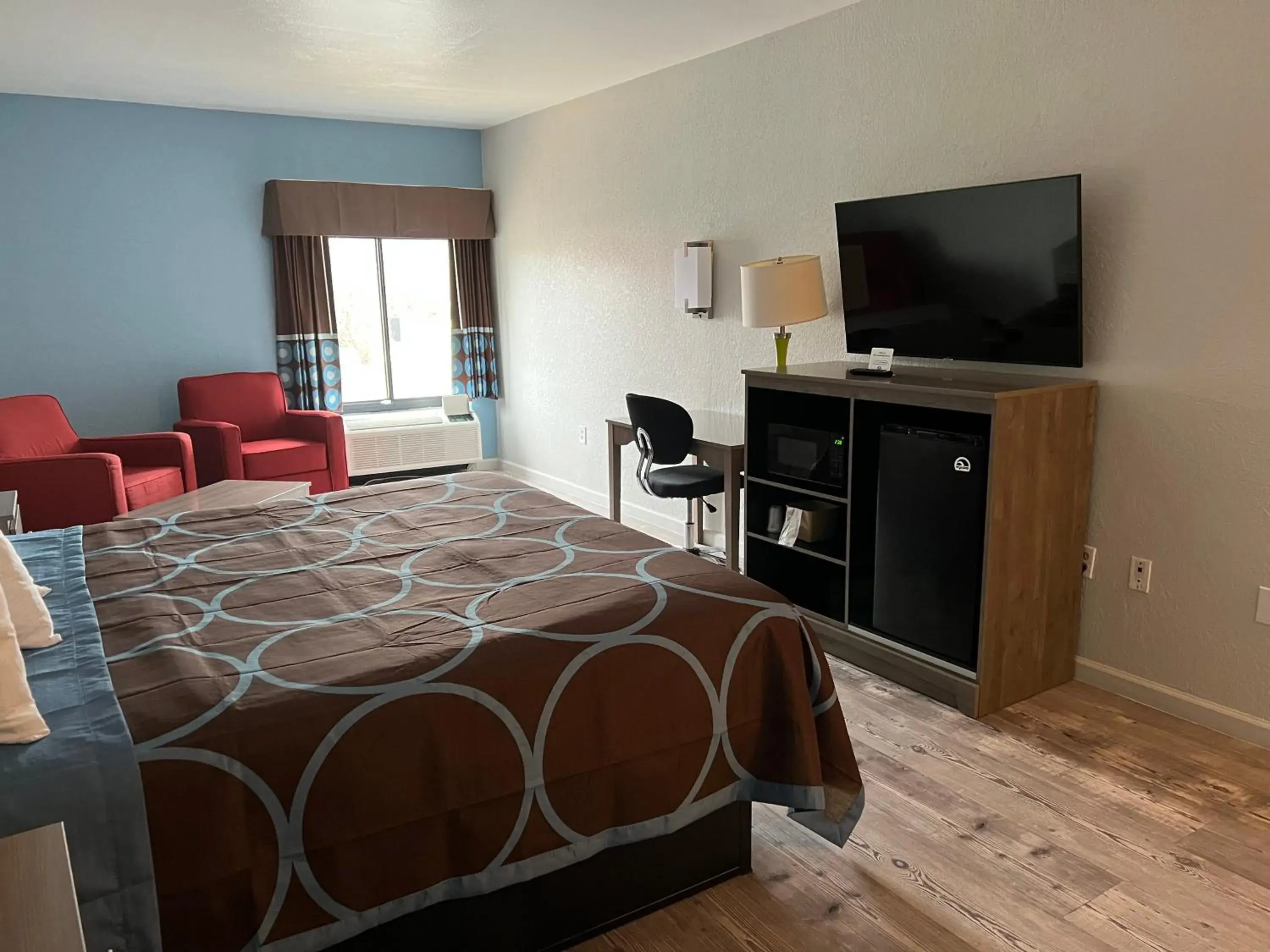 Bed in Super 8 by Wyndham Clemmons - Bermuda Run - Winston-Salem I-40 Bed in Super 8 by Wyndham Clemmons - Bermuda Run - Winston-Salem I-40