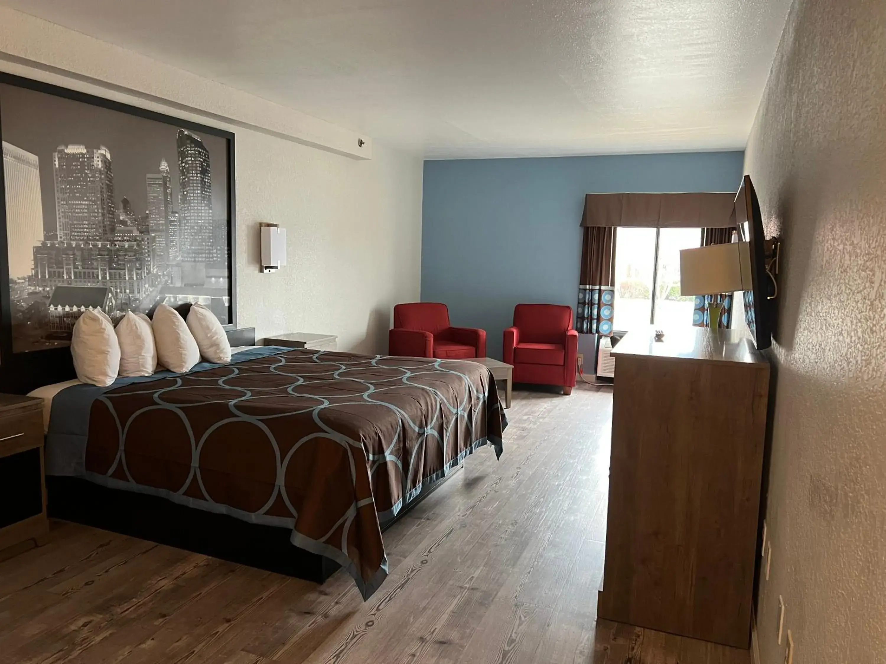 Bedroom, Bed in Super 8 by Wyndham Clemmons - Bermuda Run - Winston-Salem I-40 Bedroom, Bed in Super 8 by Wyndham Clemmons - Bermuda Run - Winston-Salem I-40