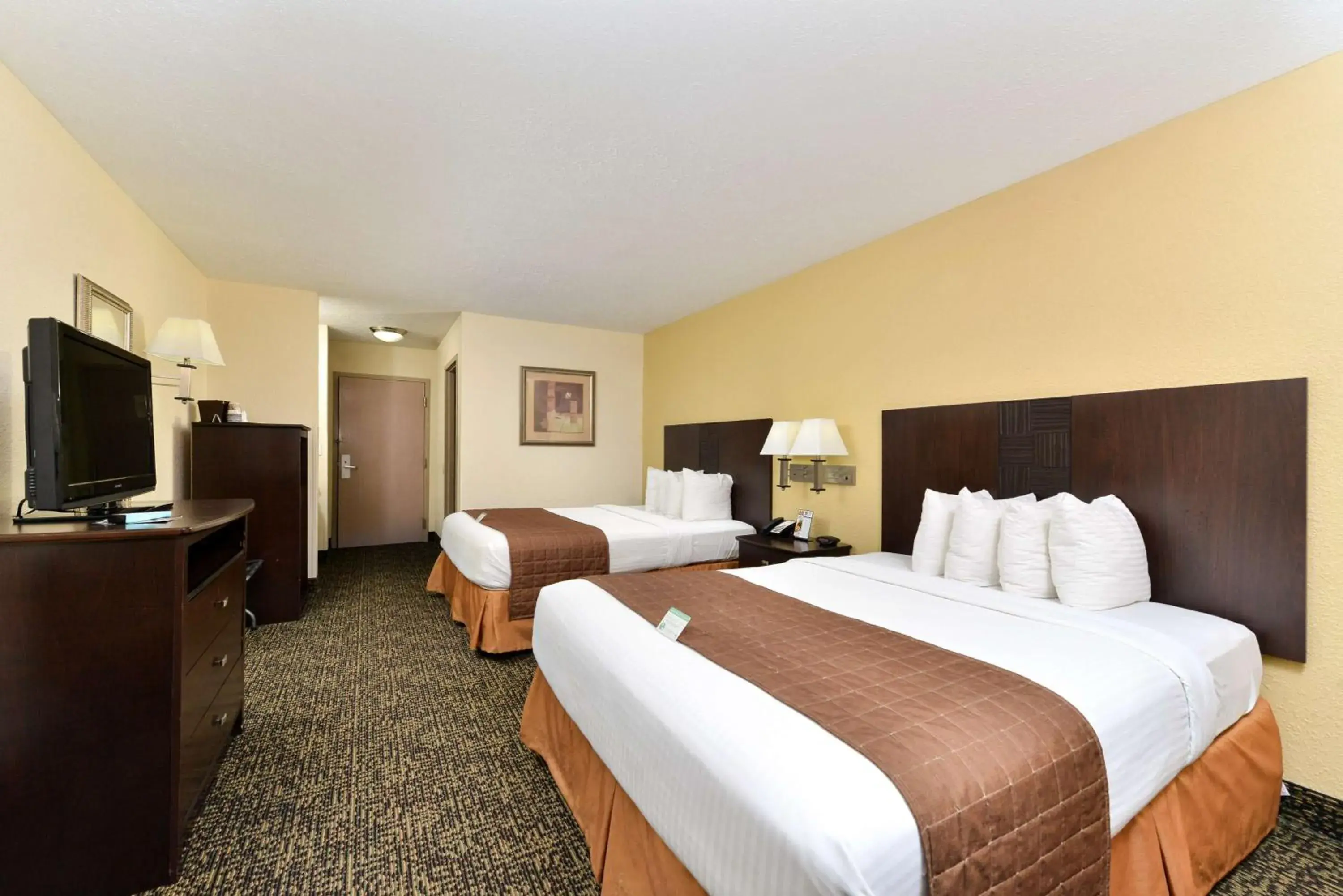 Photo of the whole room, Bed in Best Western Elyria Photo of the whole room, Bed in Best Western Elyria