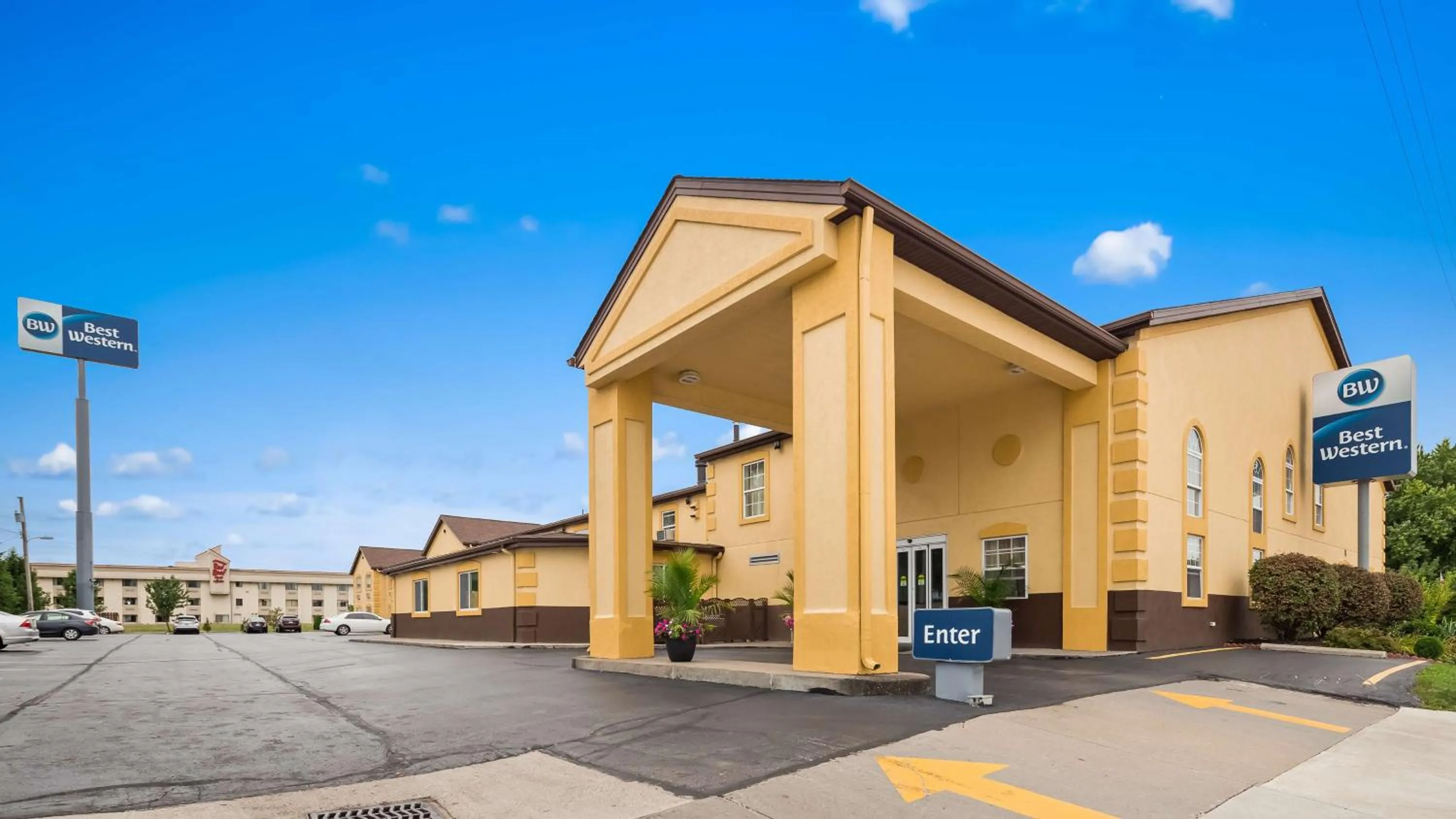 Property building in Best Western Elyria