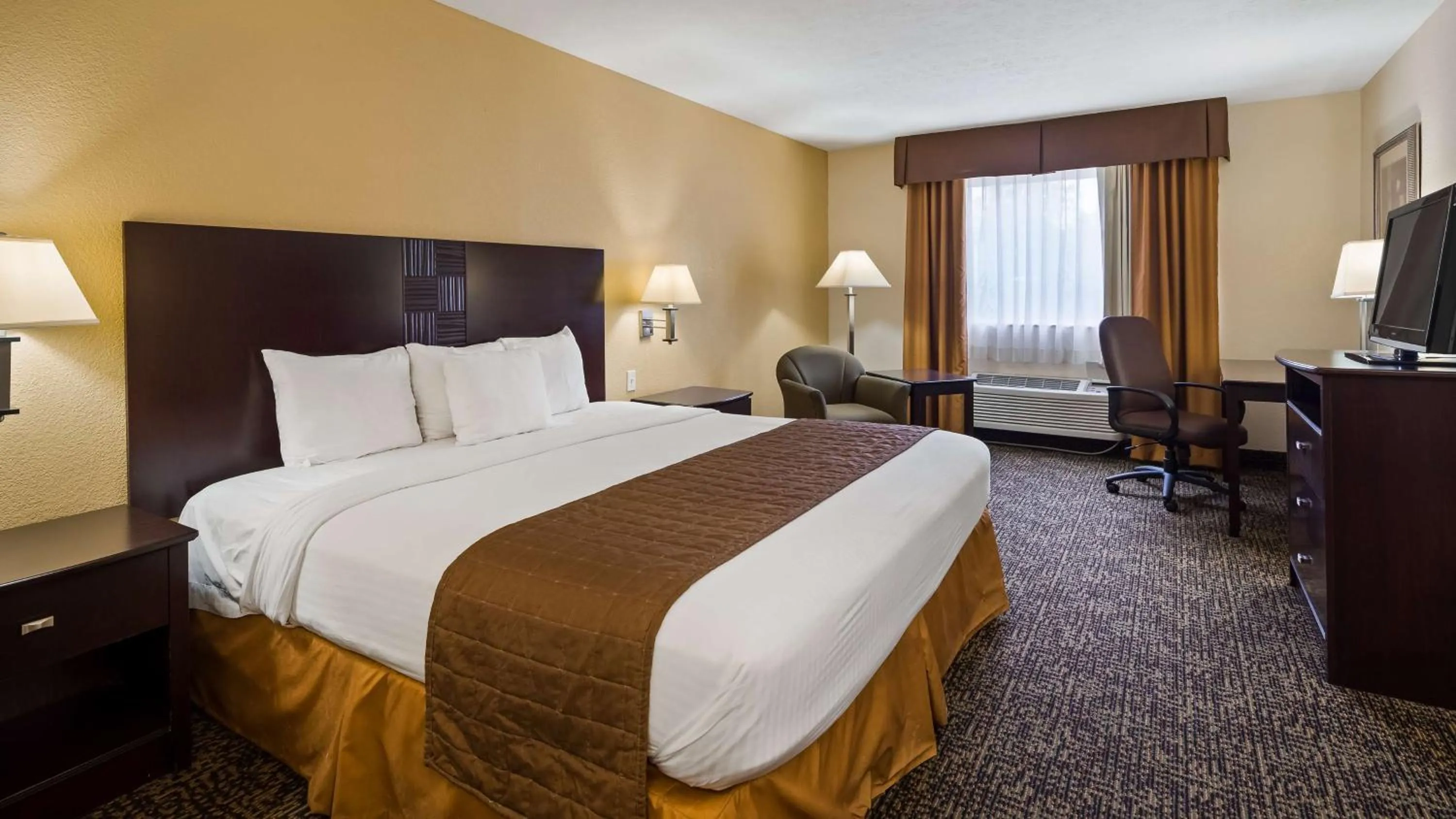 Photo of the whole room, Bed in Best Western Elyria