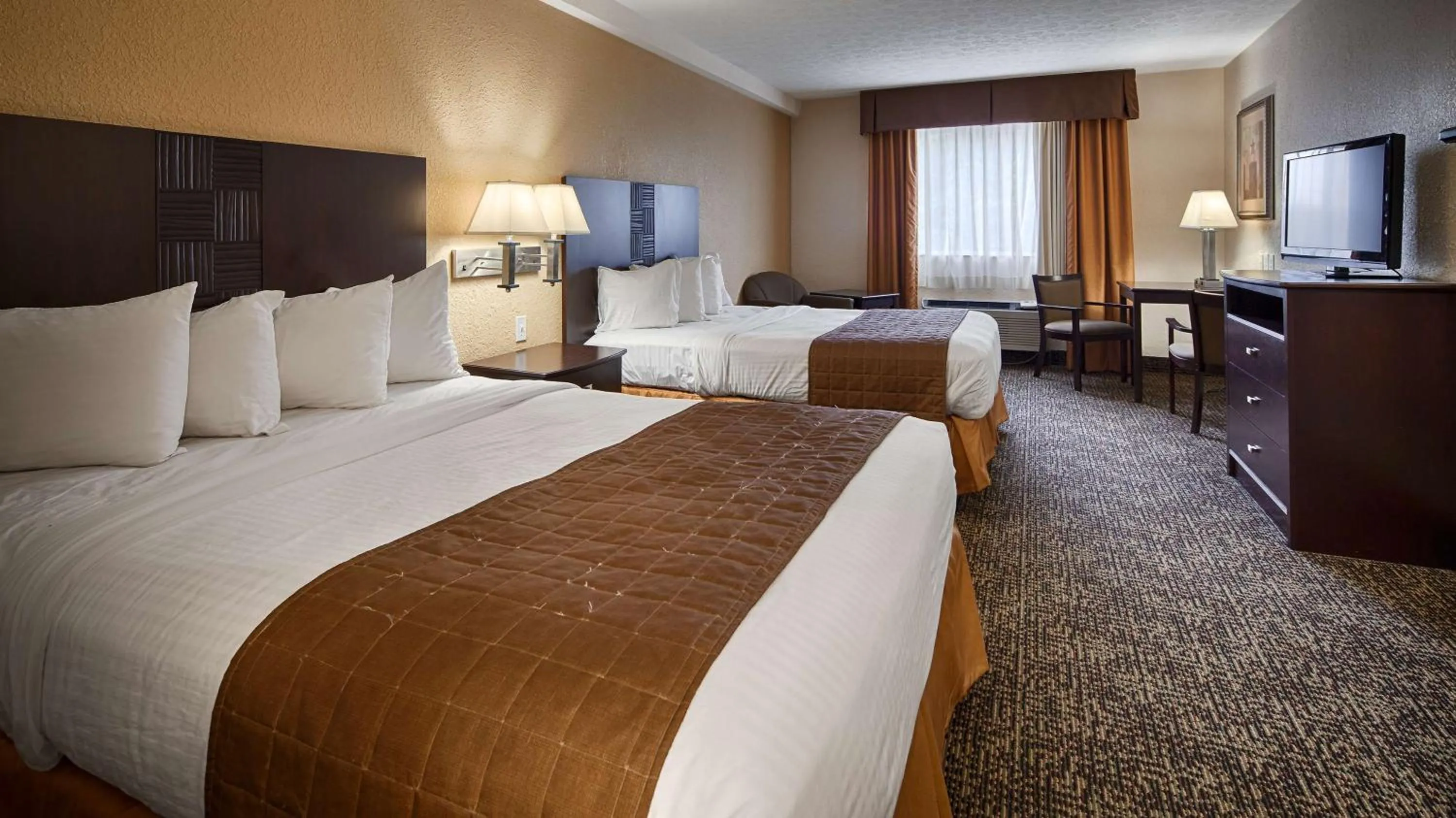 Photo of the whole room, Bed in Best Western Elyria