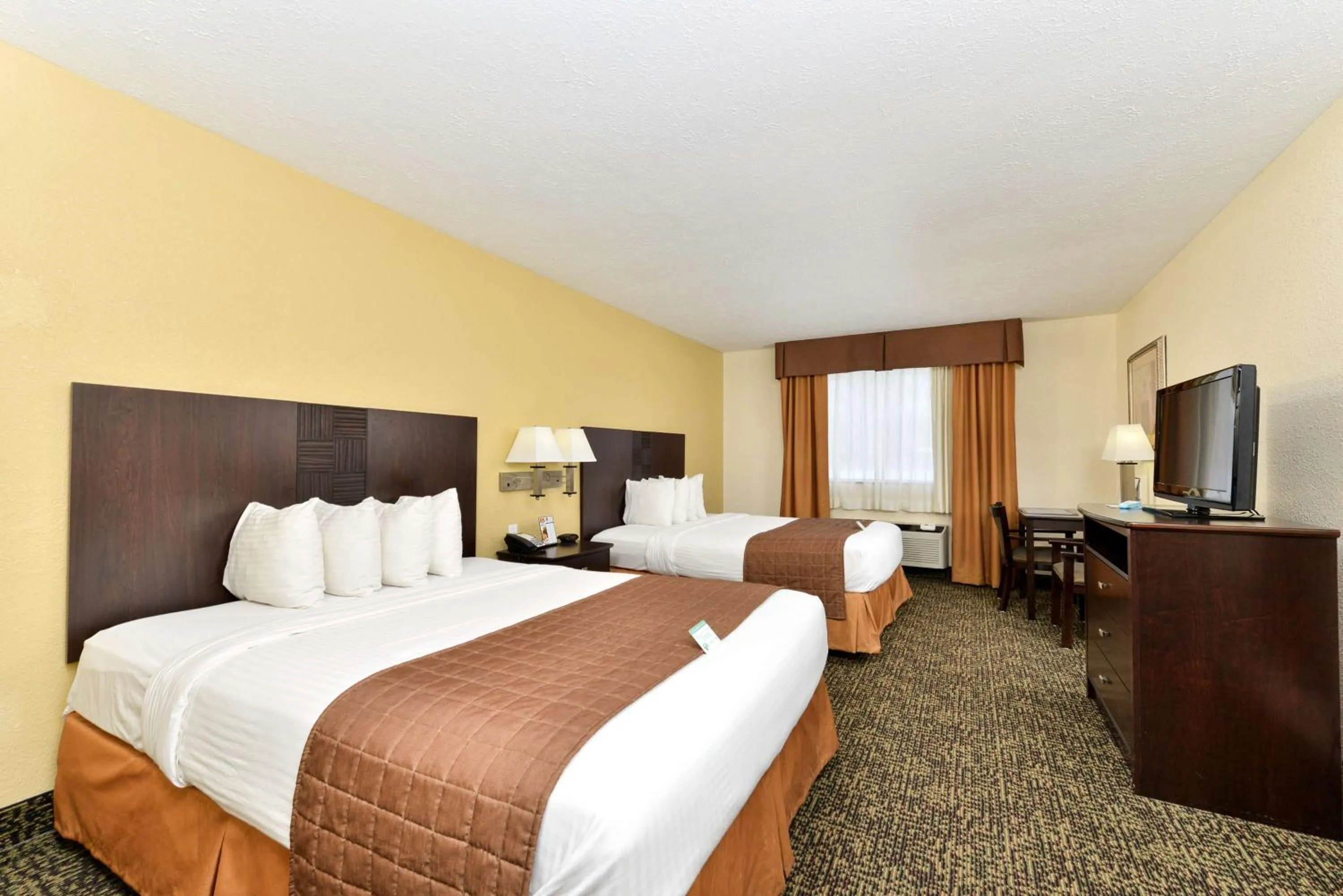 Photo of the whole room, Bed in Best Western Elyria