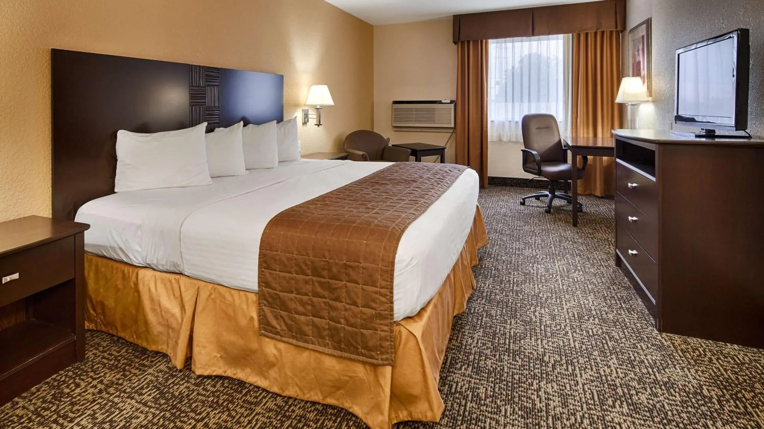 Photo of the whole room, Bed in Best Western Elyria Photo of the whole room, Bed in Best Western Elyria