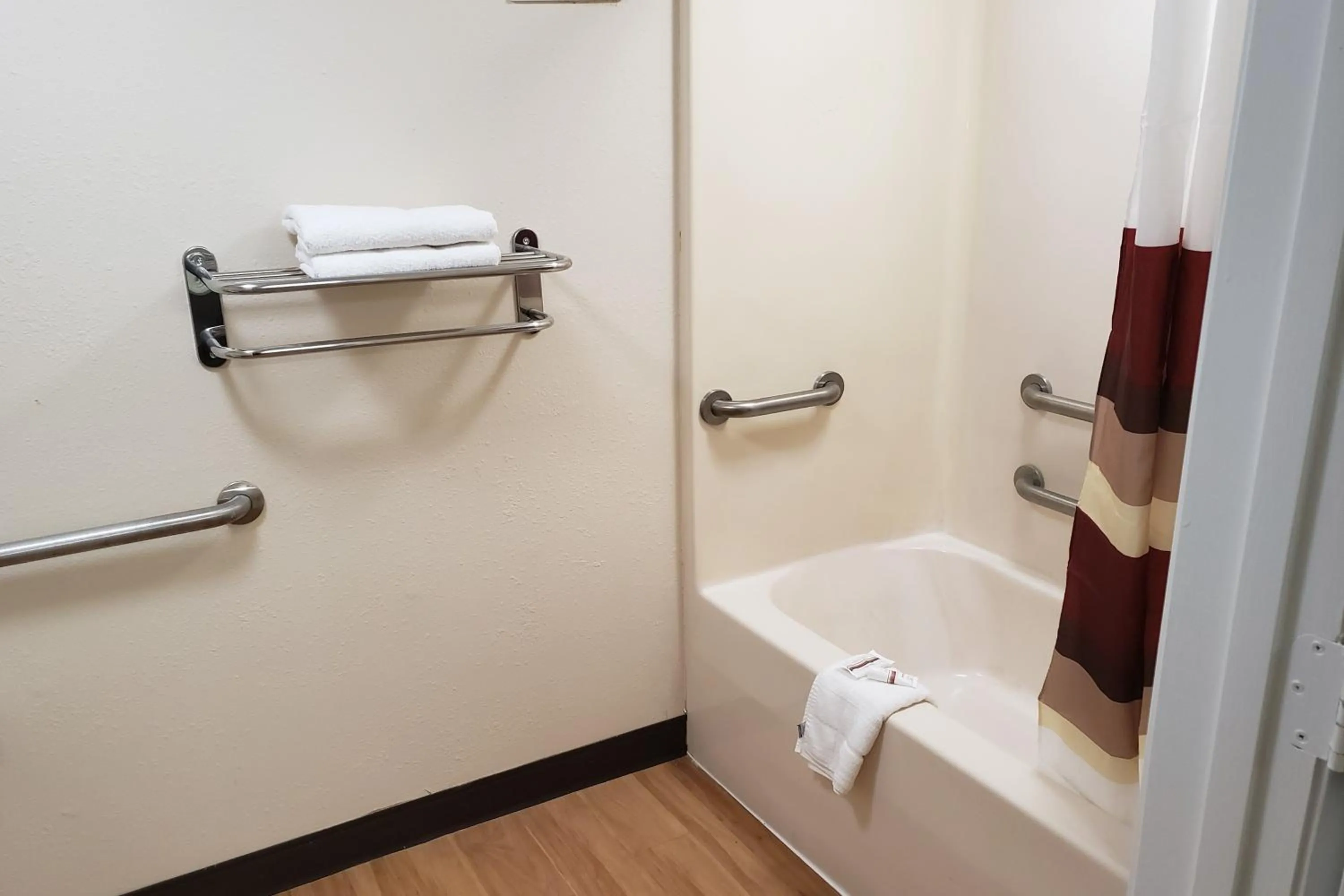 Bathroom in Red Roof Inn Moss Point