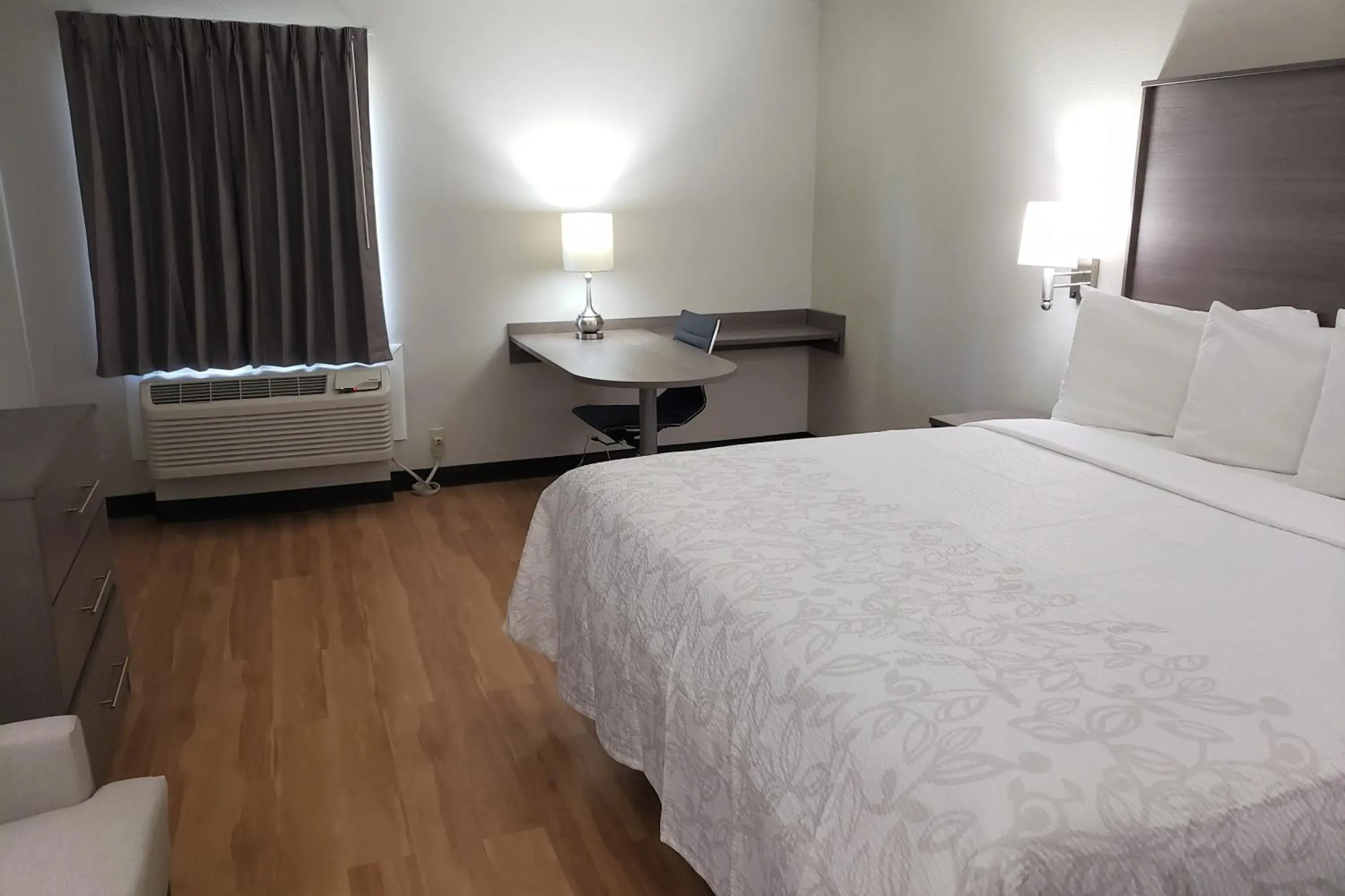 Photo of the whole room, Bed in Red Roof Inn Moss Point Photo of the whole room, Bed in Red Roof Inn Moss Point