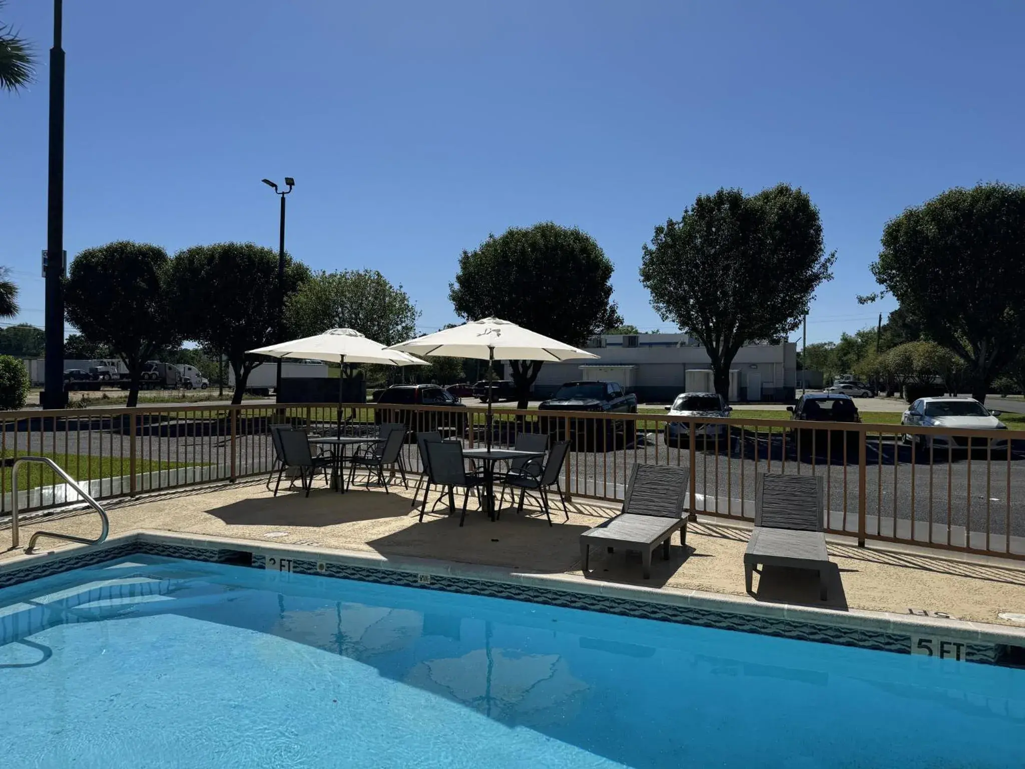 Swimming pool in Red Roof Inn Moss Point Swimming pool in Red Roof Inn Moss Point