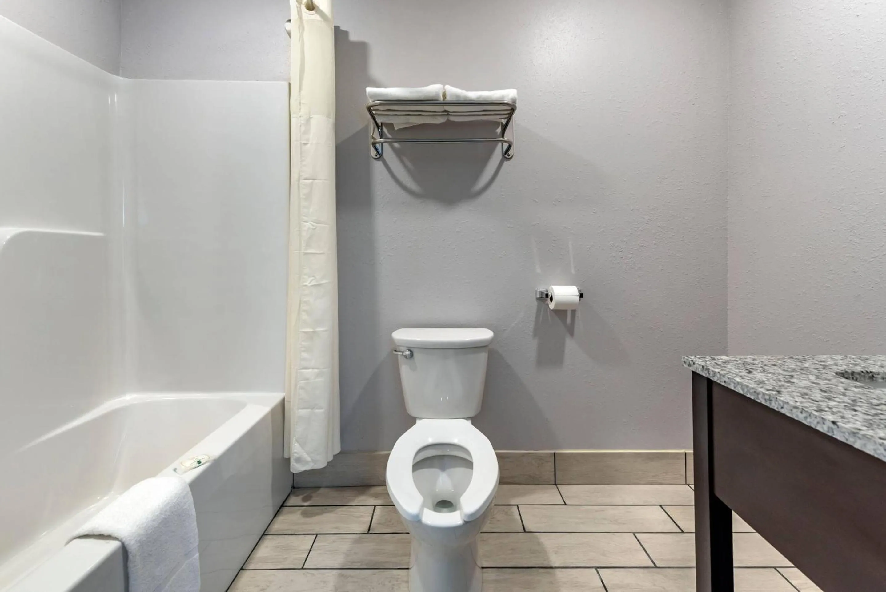 Bedroom in Quality Inn & Suites Evansville Downtown