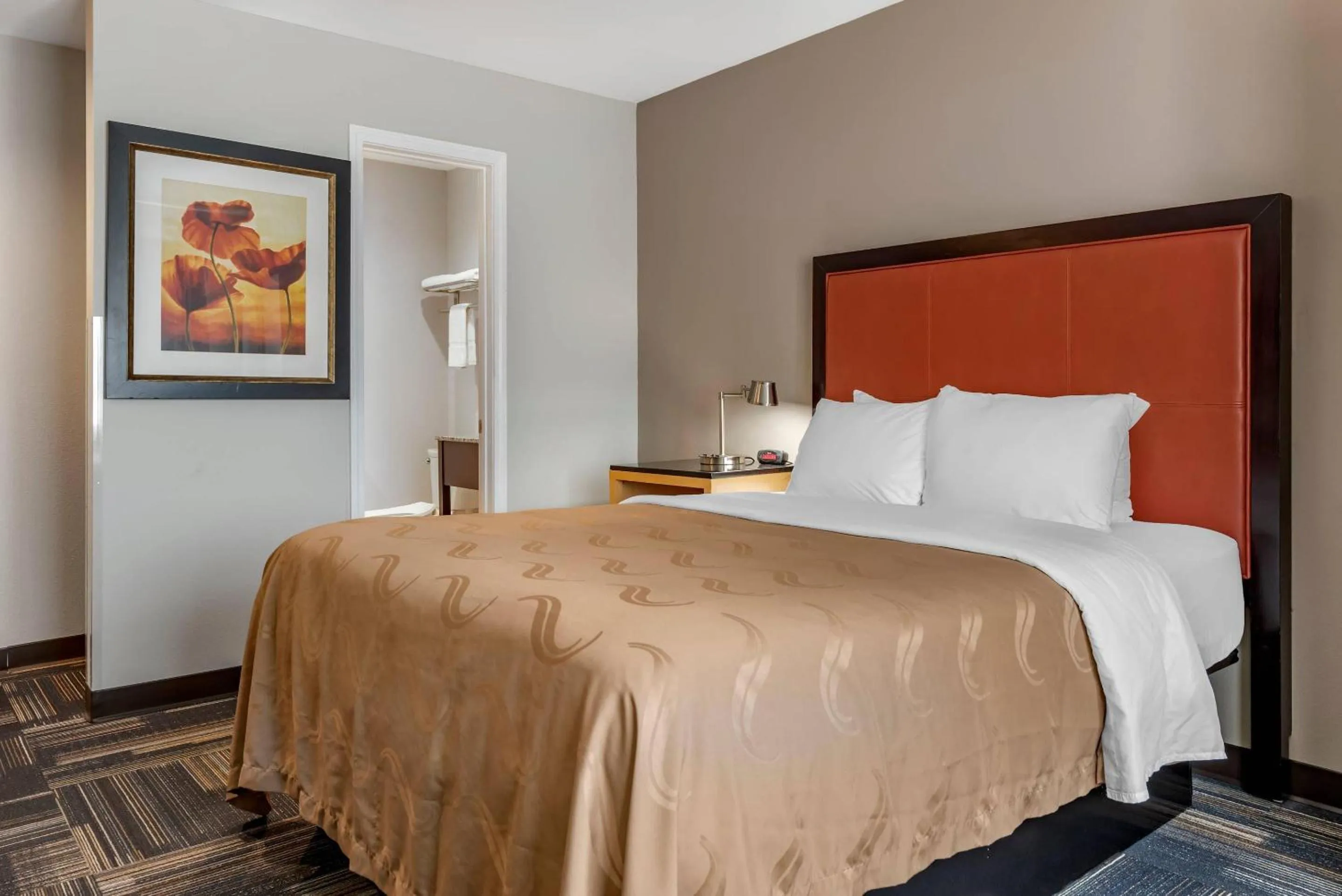 Bedroom, Bed in Quality Inn & Suites Evansville Downtown