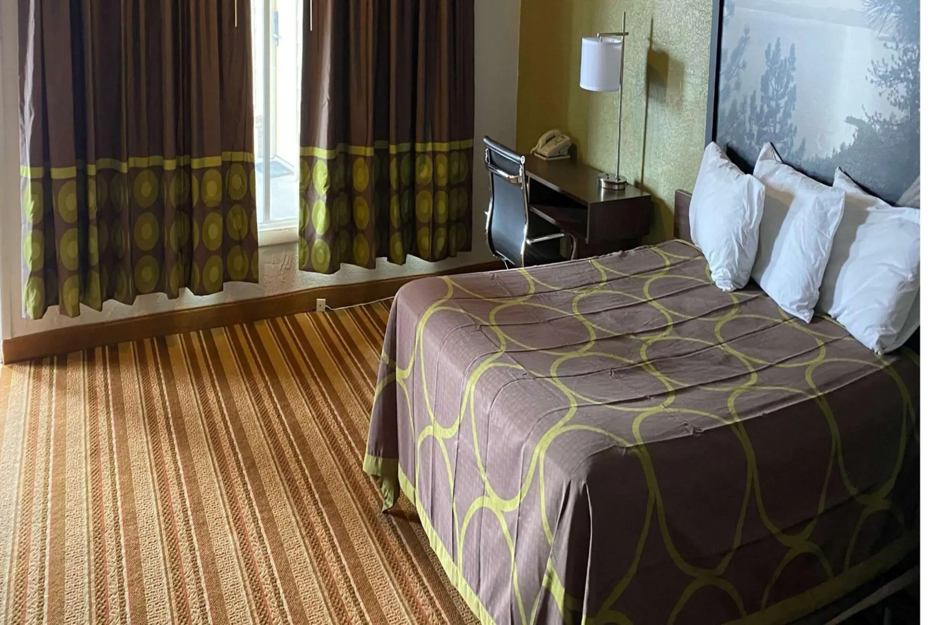 Photo of the whole room, Bed in Super 8 by Wyndham Wells Photo of the whole room, Bed in Super 8 by Wyndham Wells