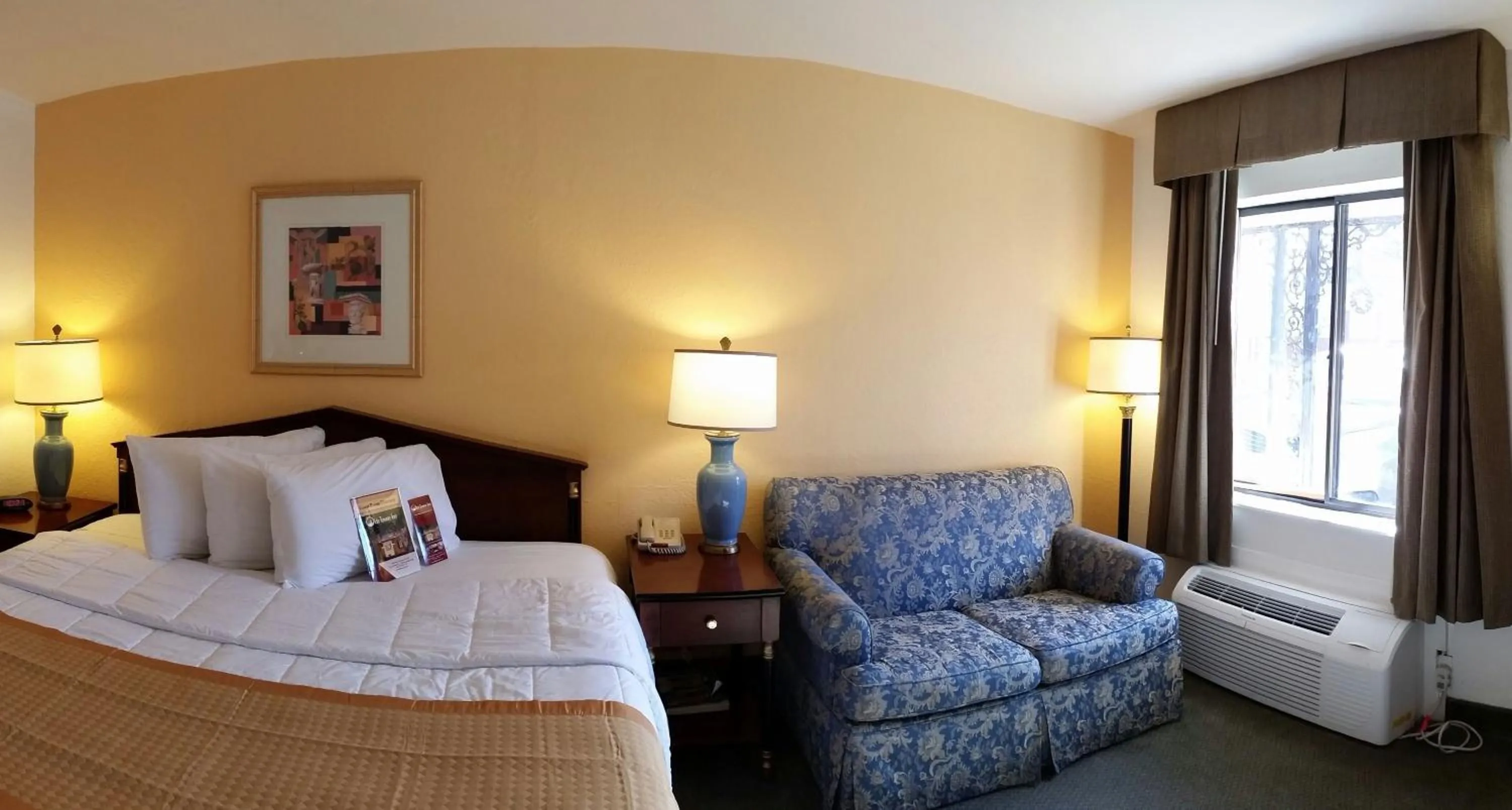 Decorative detail in Olde Towne Inn