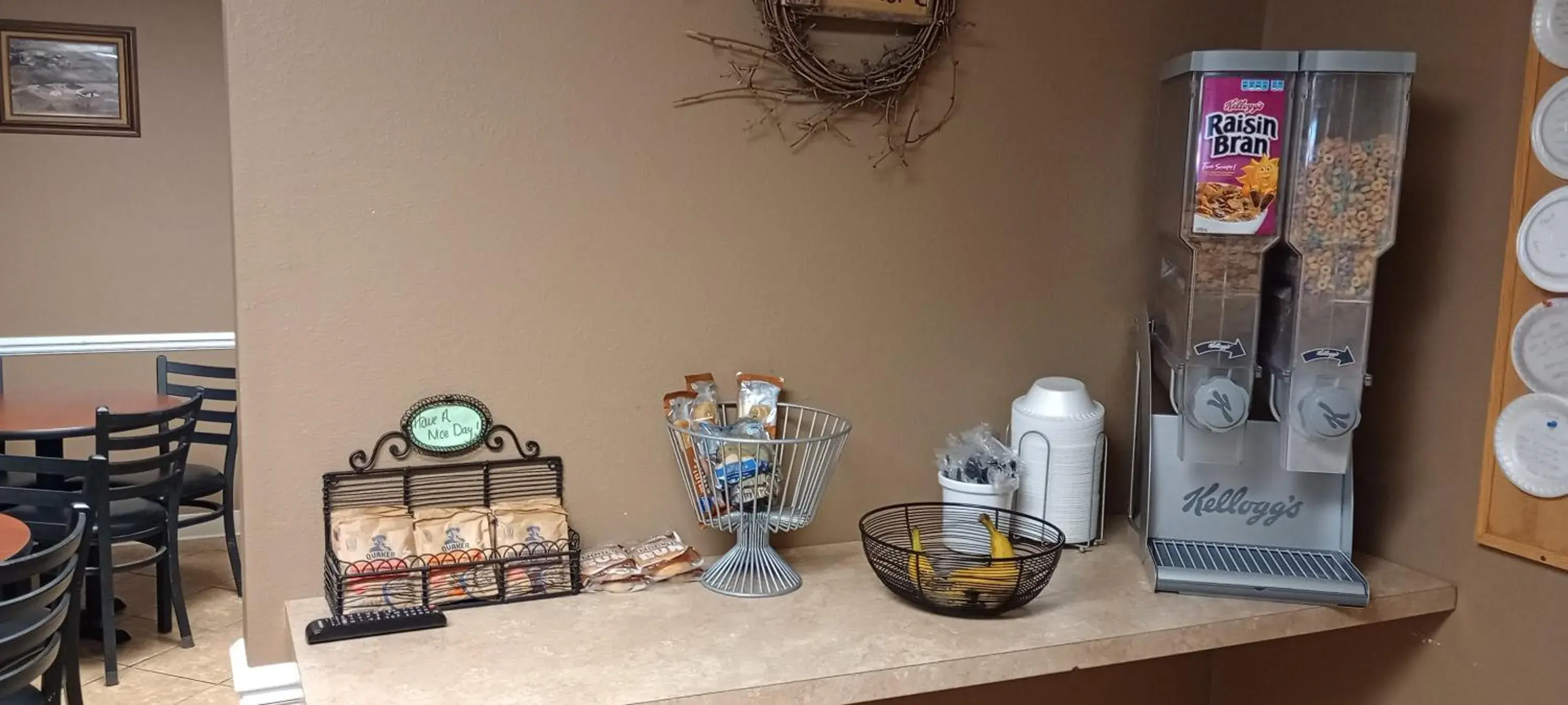 Super 8 by Wyndham Chamberlain SD Super 8 by Wyndham Chamberlain SD