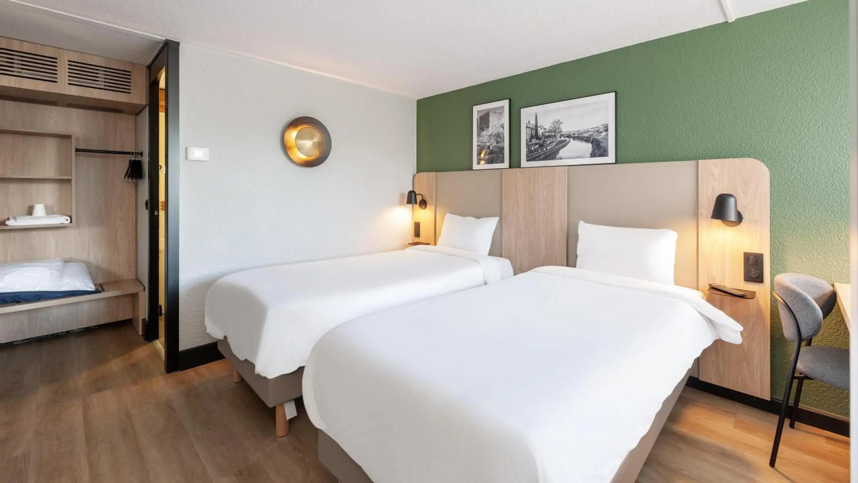 Photo of the whole room, Bed in Campanile NATURE - Mont de Marsan Photo of the whole room, Bed in Campanile NATURE - Mont de Marsan