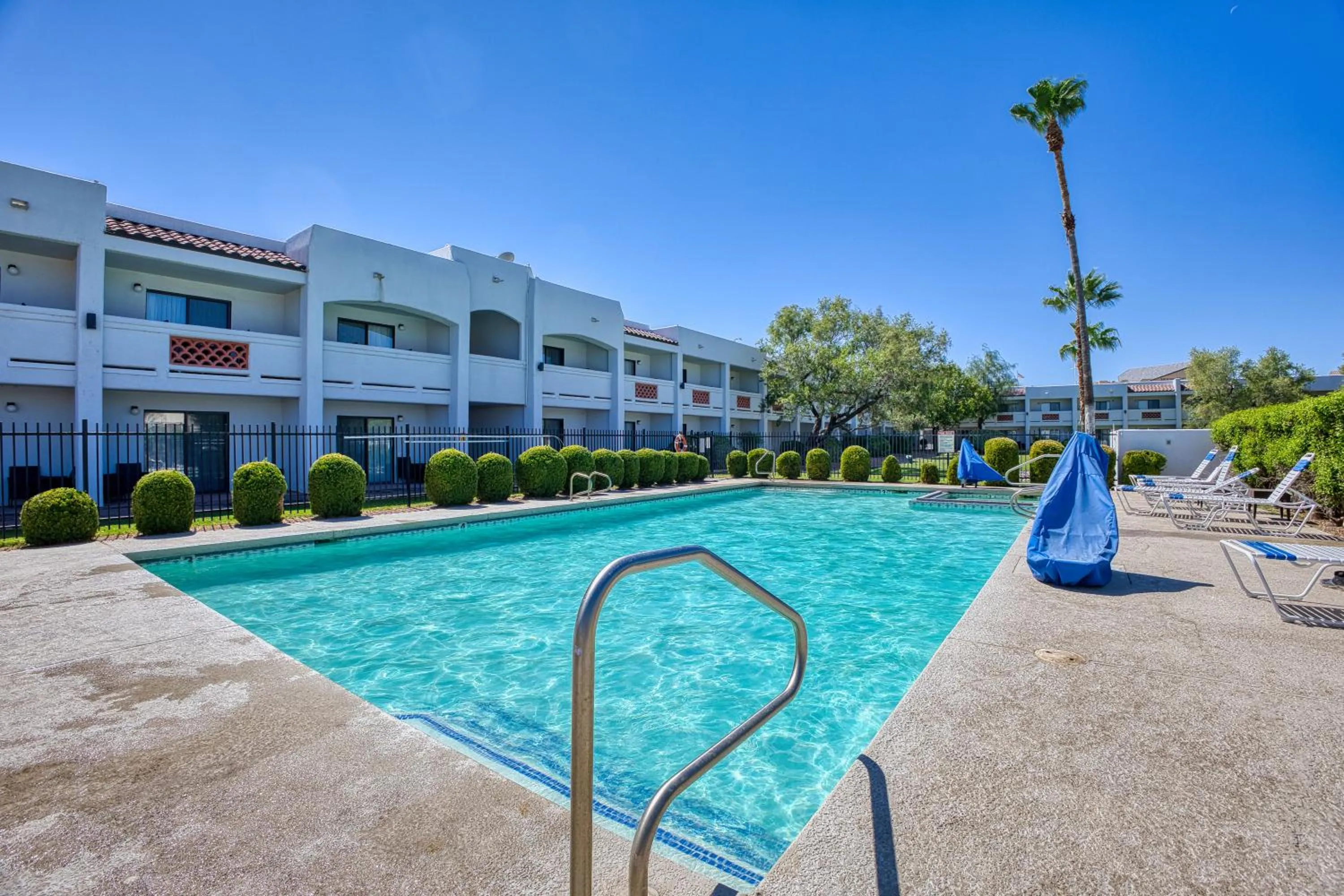 Day in Los Viajeros Inn