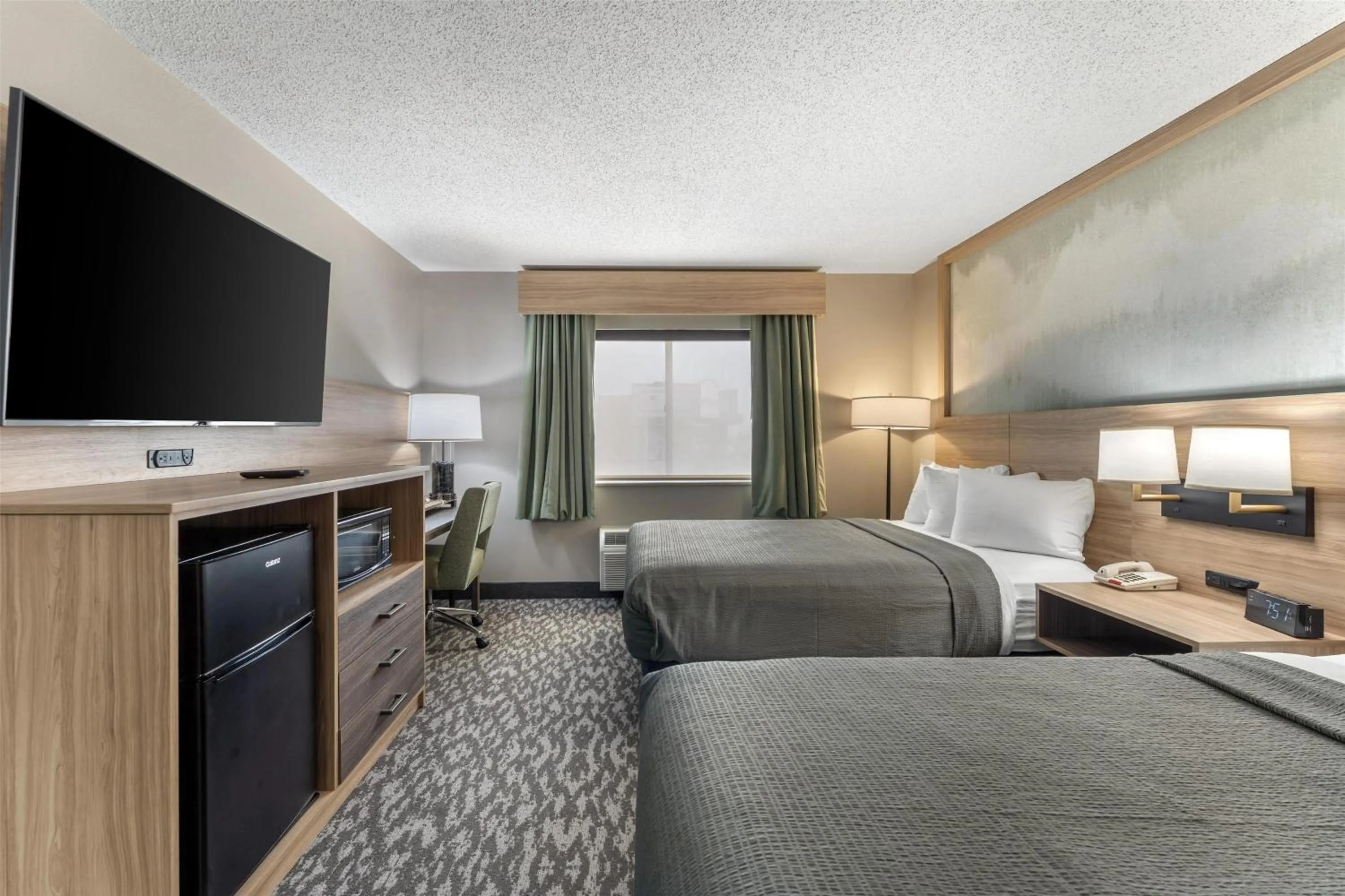 Bedroom, Bed in Best Western PLUS Executive Inn