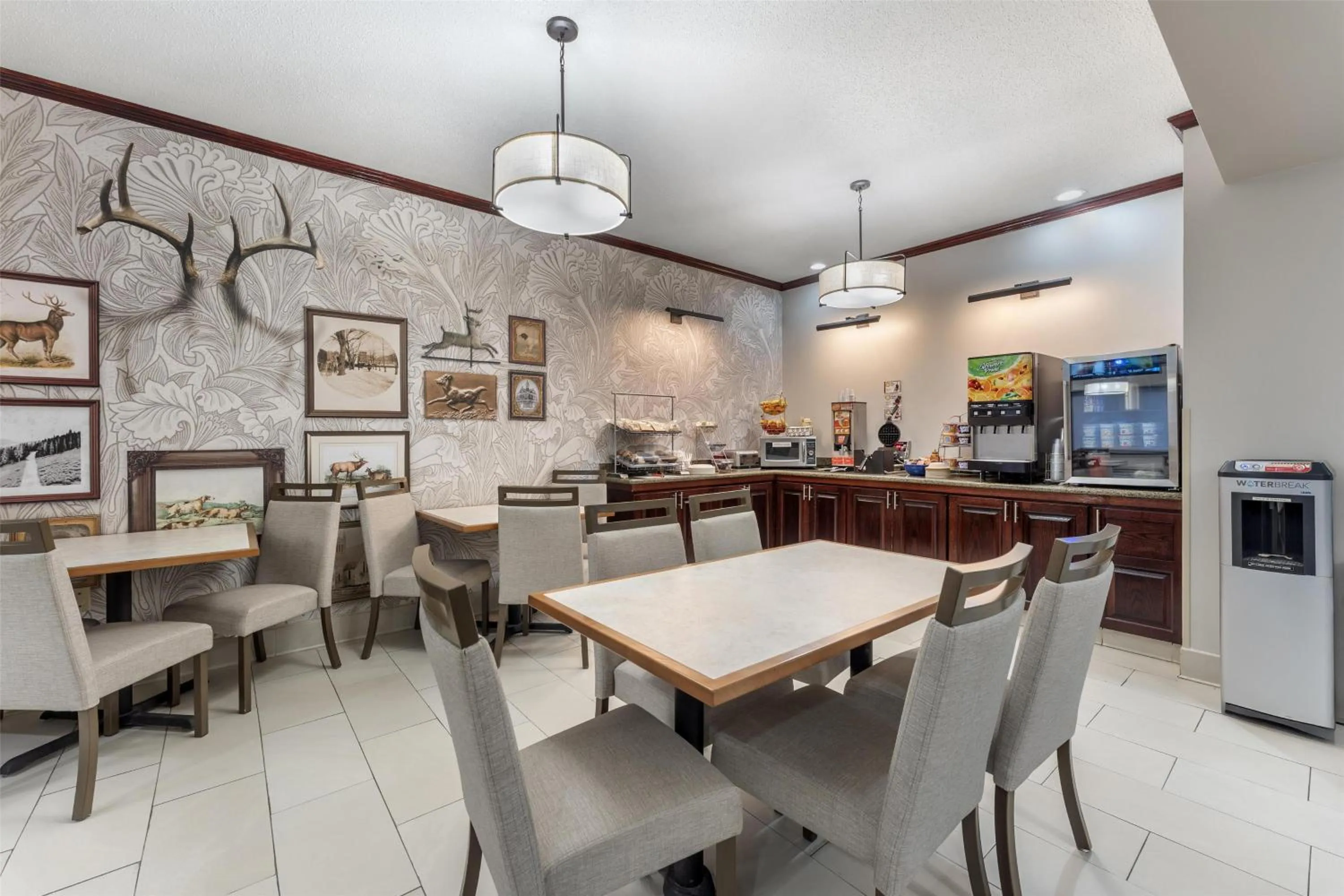 Breakfast in Best Western PLUS Executive Inn