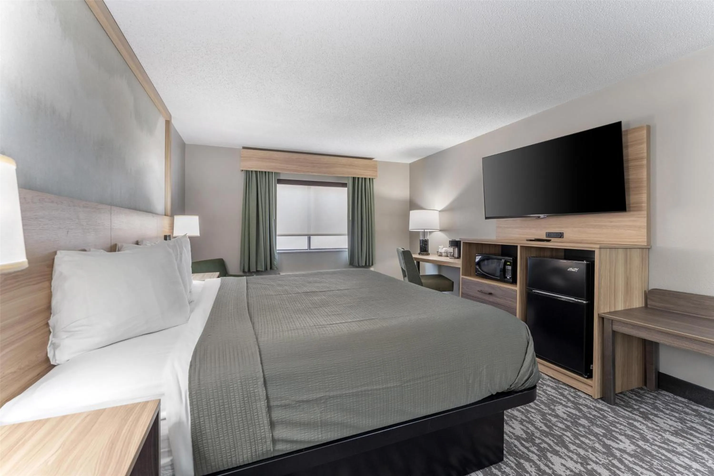 Bedroom, Bed in Best Western PLUS Executive Inn