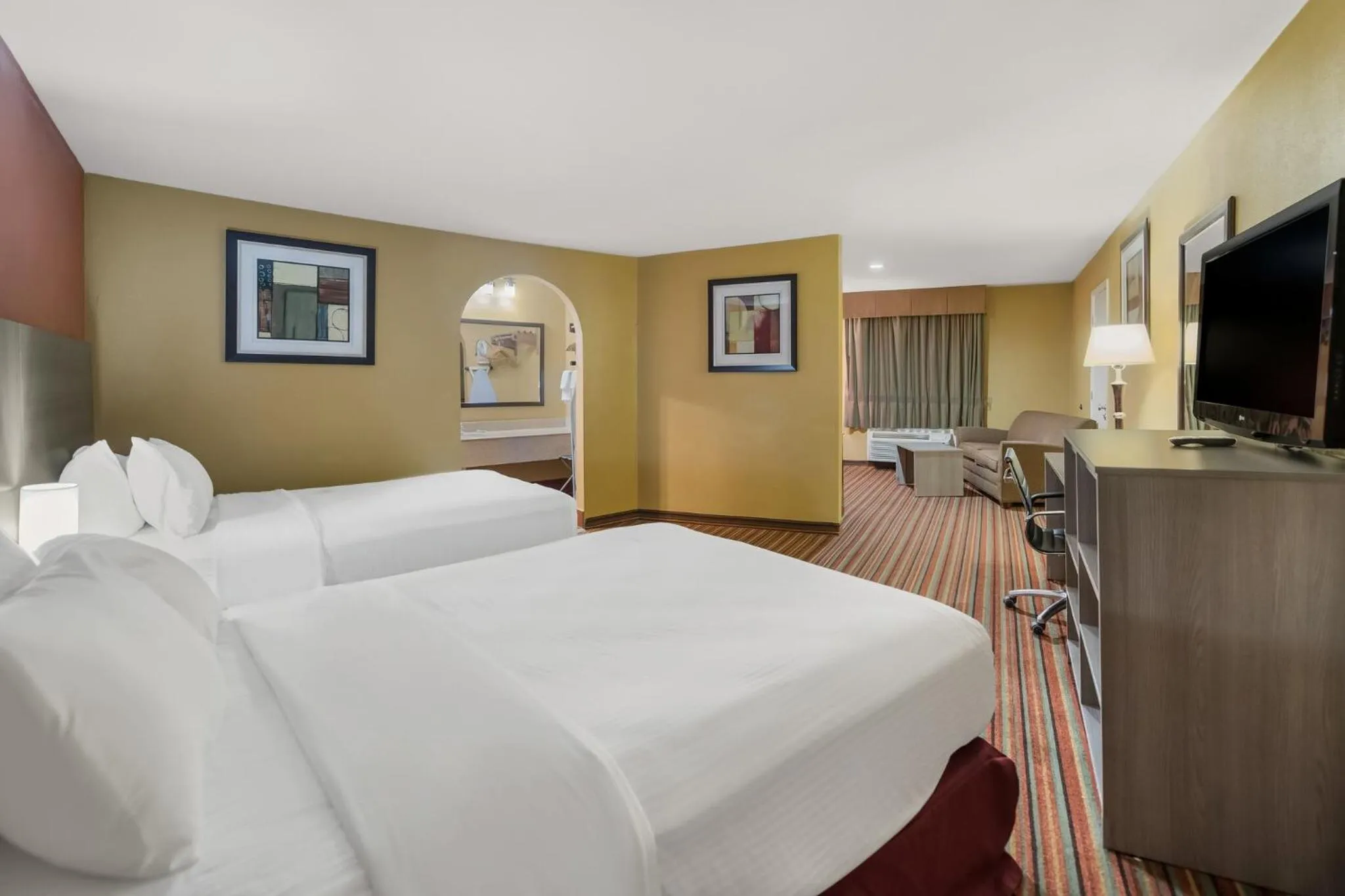 Bed in SureStay Hotel by Best Western Mt Pleasant