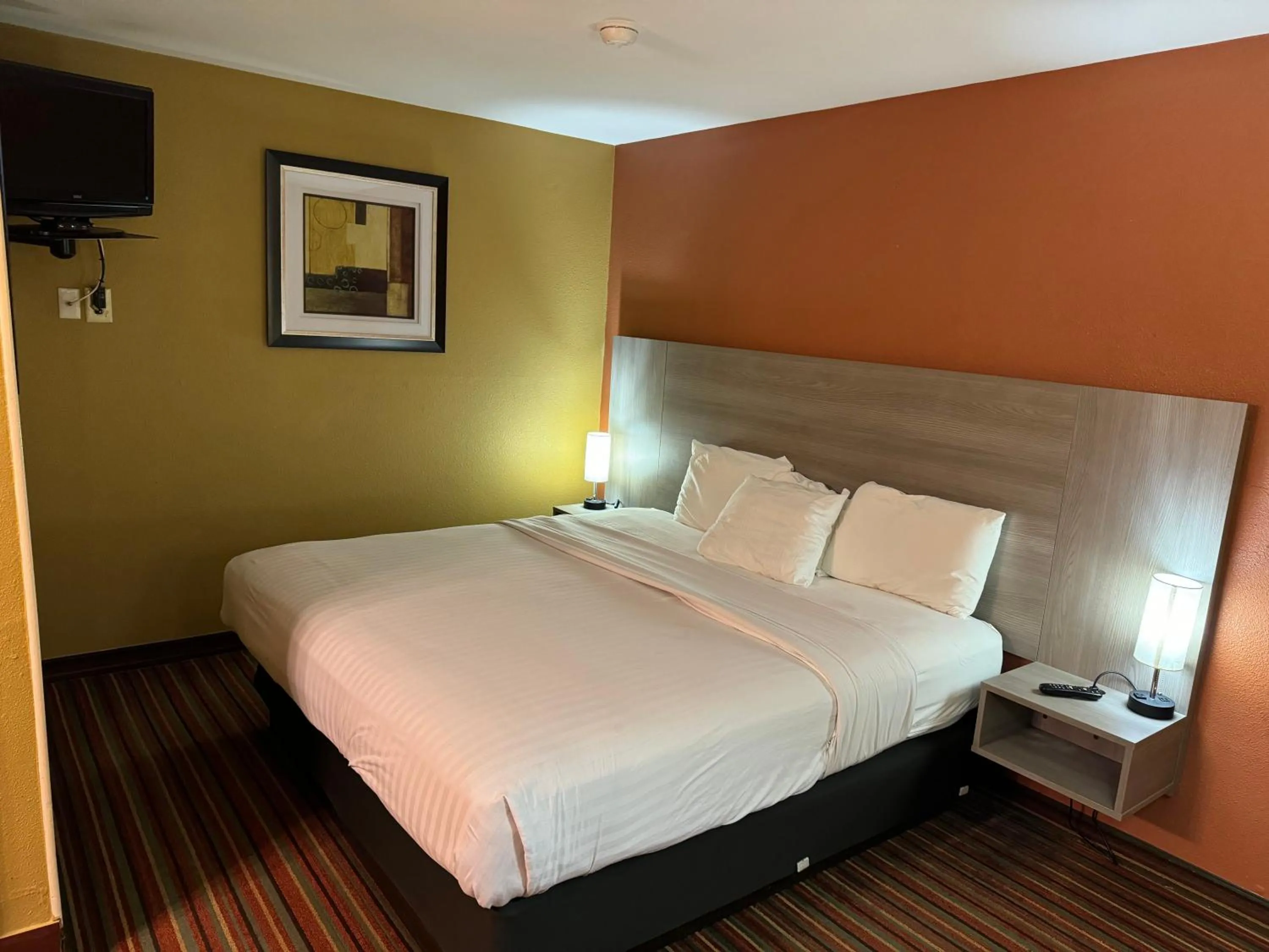 Bedroom, Bed in SureStay Hotel by Best Western Mt Pleasant
