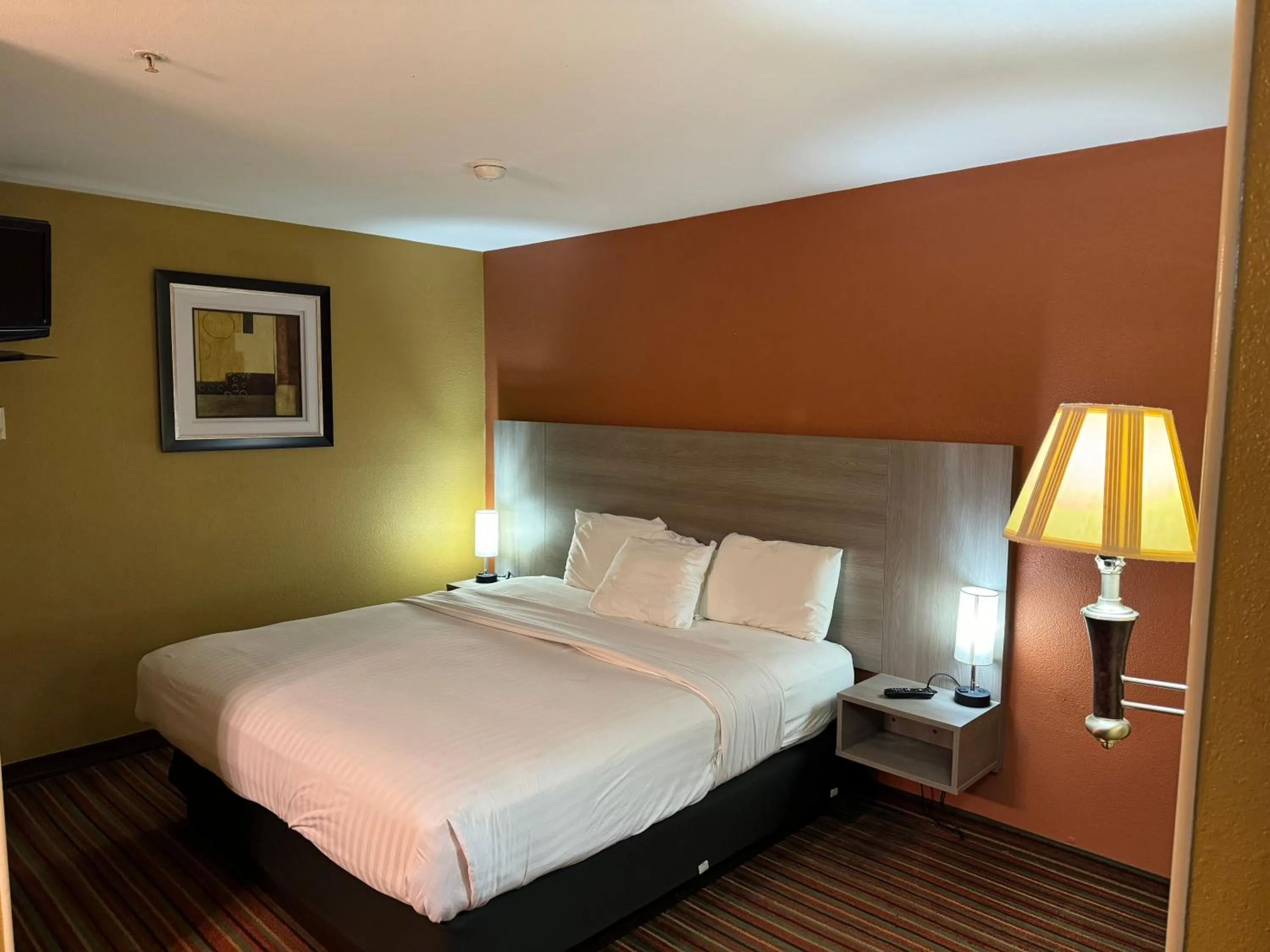 Bed in SureStay Hotel by Best Western Mt Pleasant