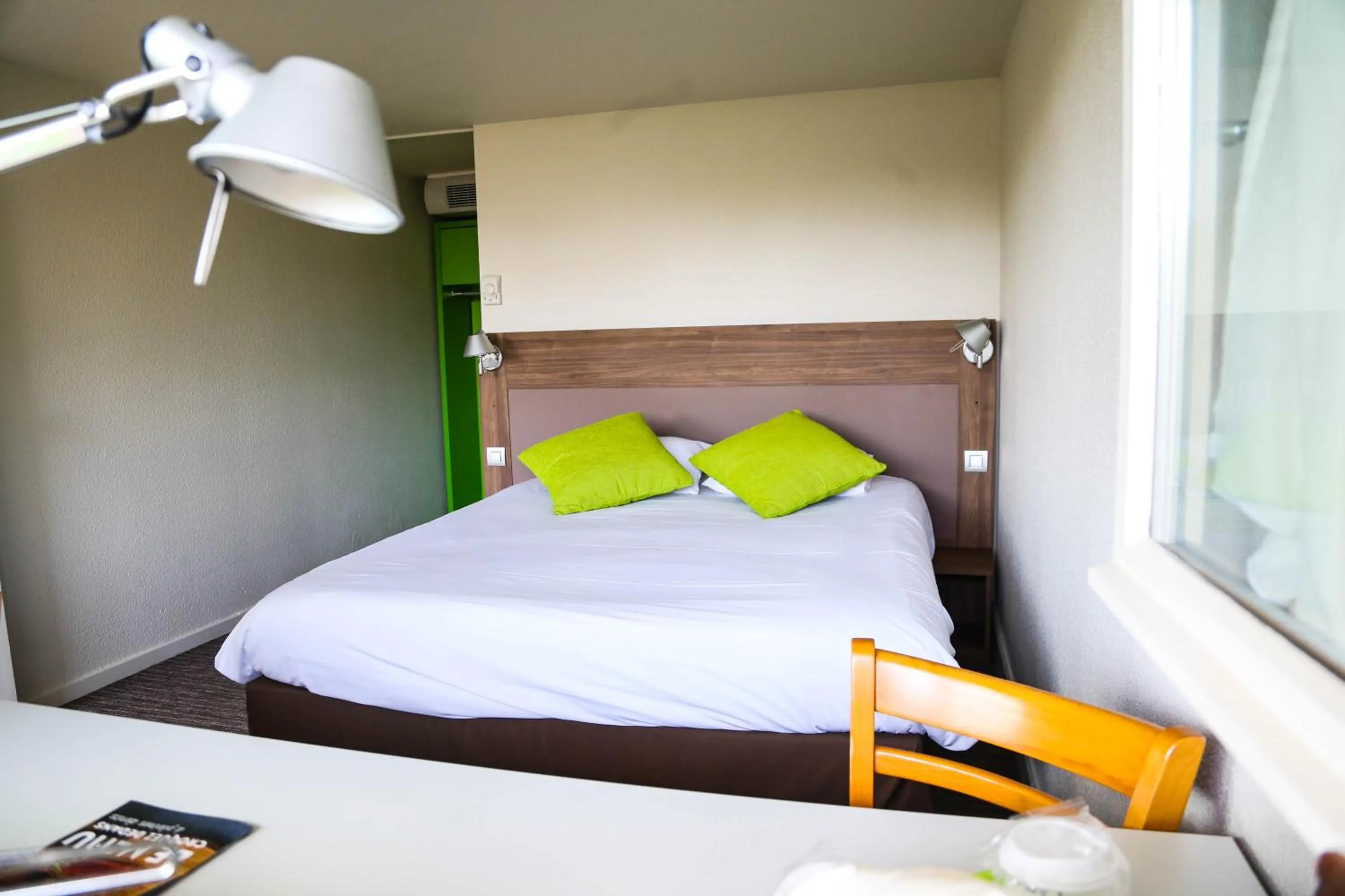 Bedroom, Bed in Campanile Narbonne A9/A61