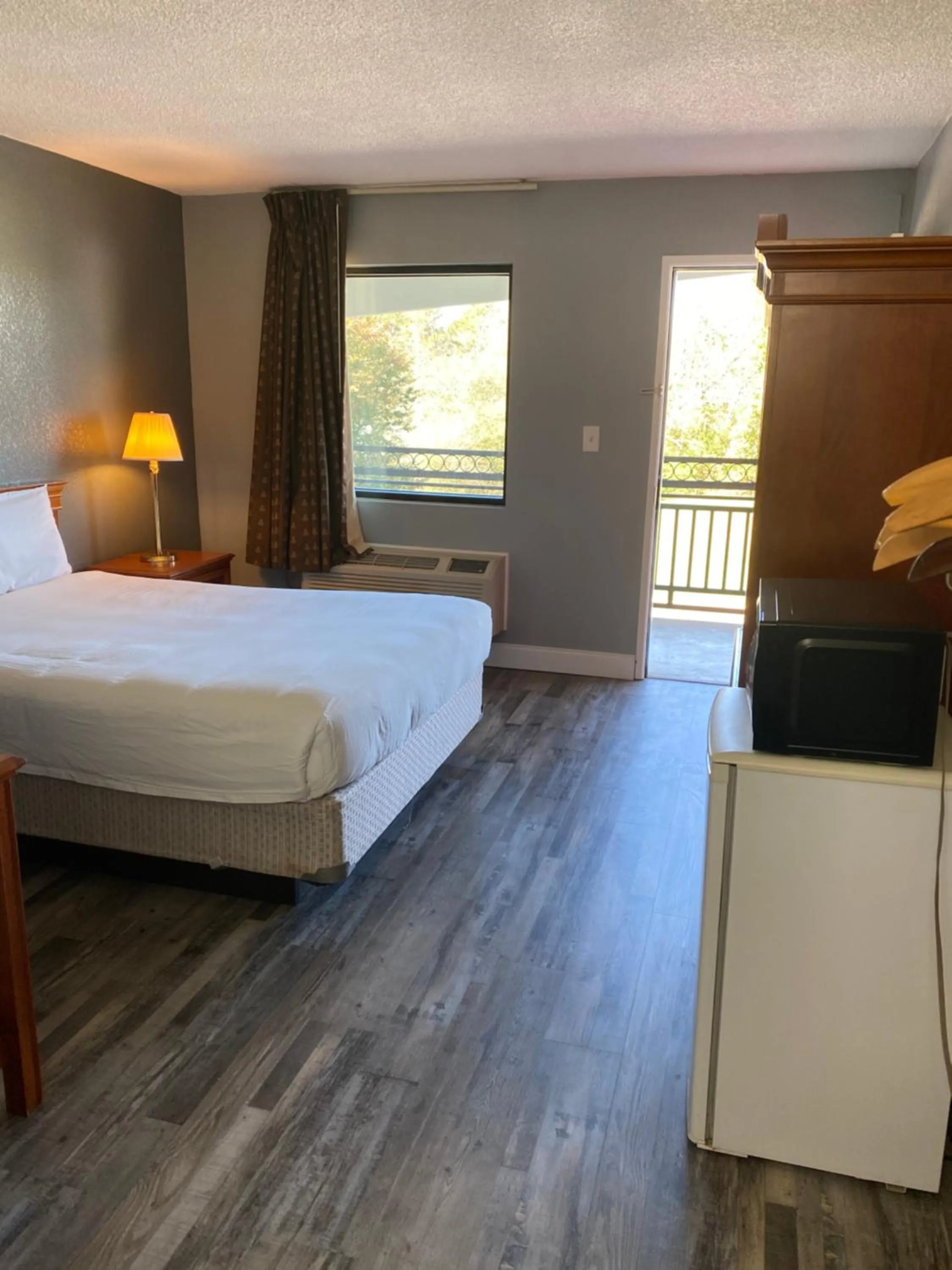 Bed in Traveler's Place Inn & Suites