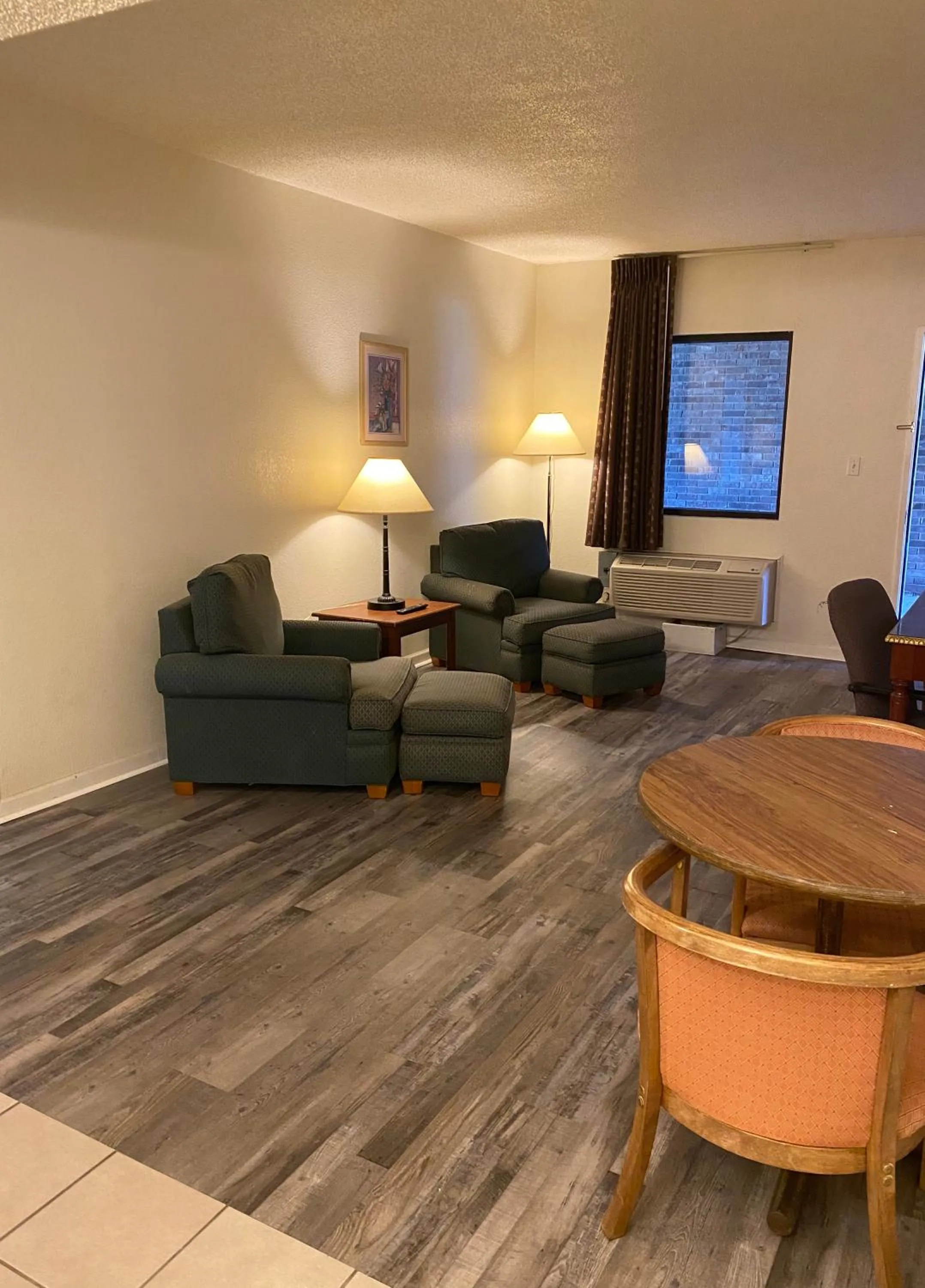 Traveler's Place Inn & Suites