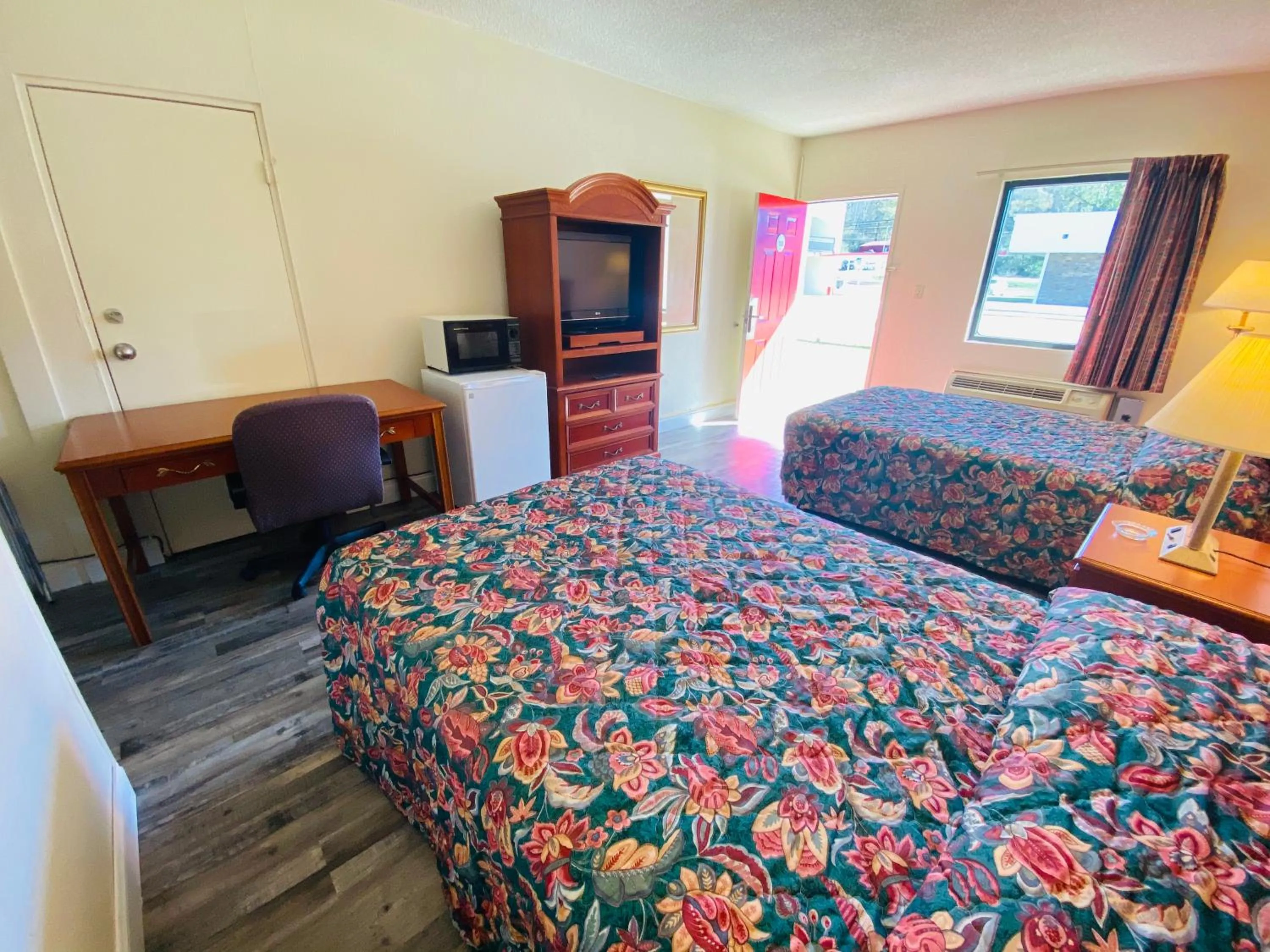 Bed in Traveler's Place Inn & Suites