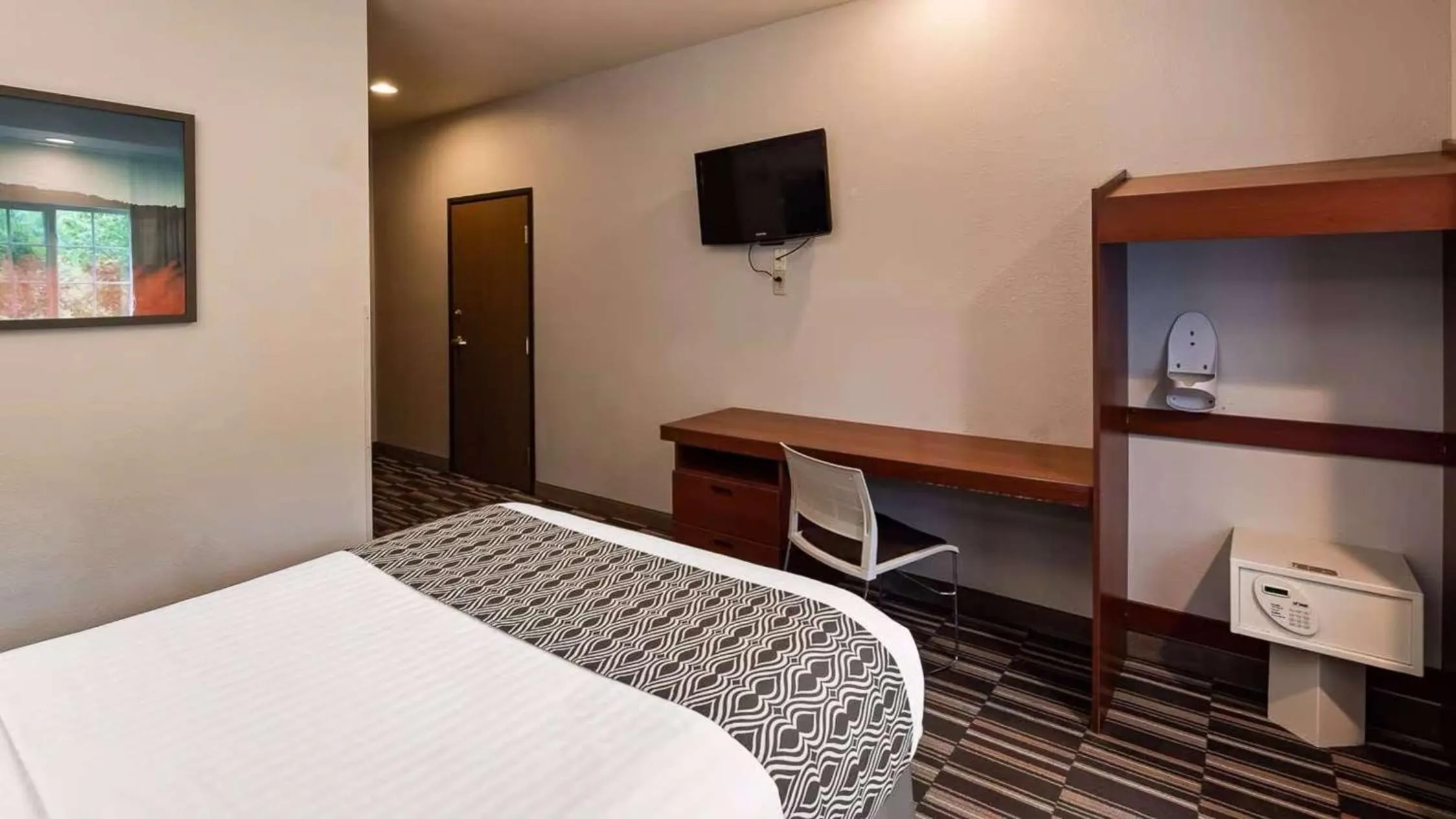 Bedroom, Bed in Sonesta Essential Morgantown