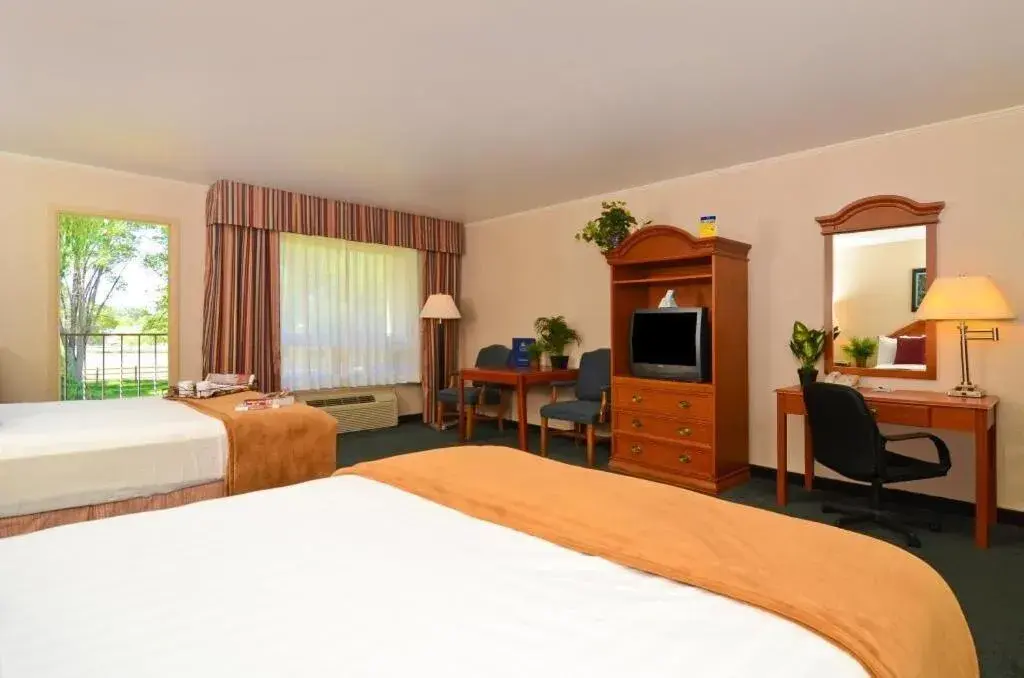 Red Arrow Inn & Suites, a Travelodge by Wyndham Red Arrow Inn & Suites, a Travelodge by Wyndham
