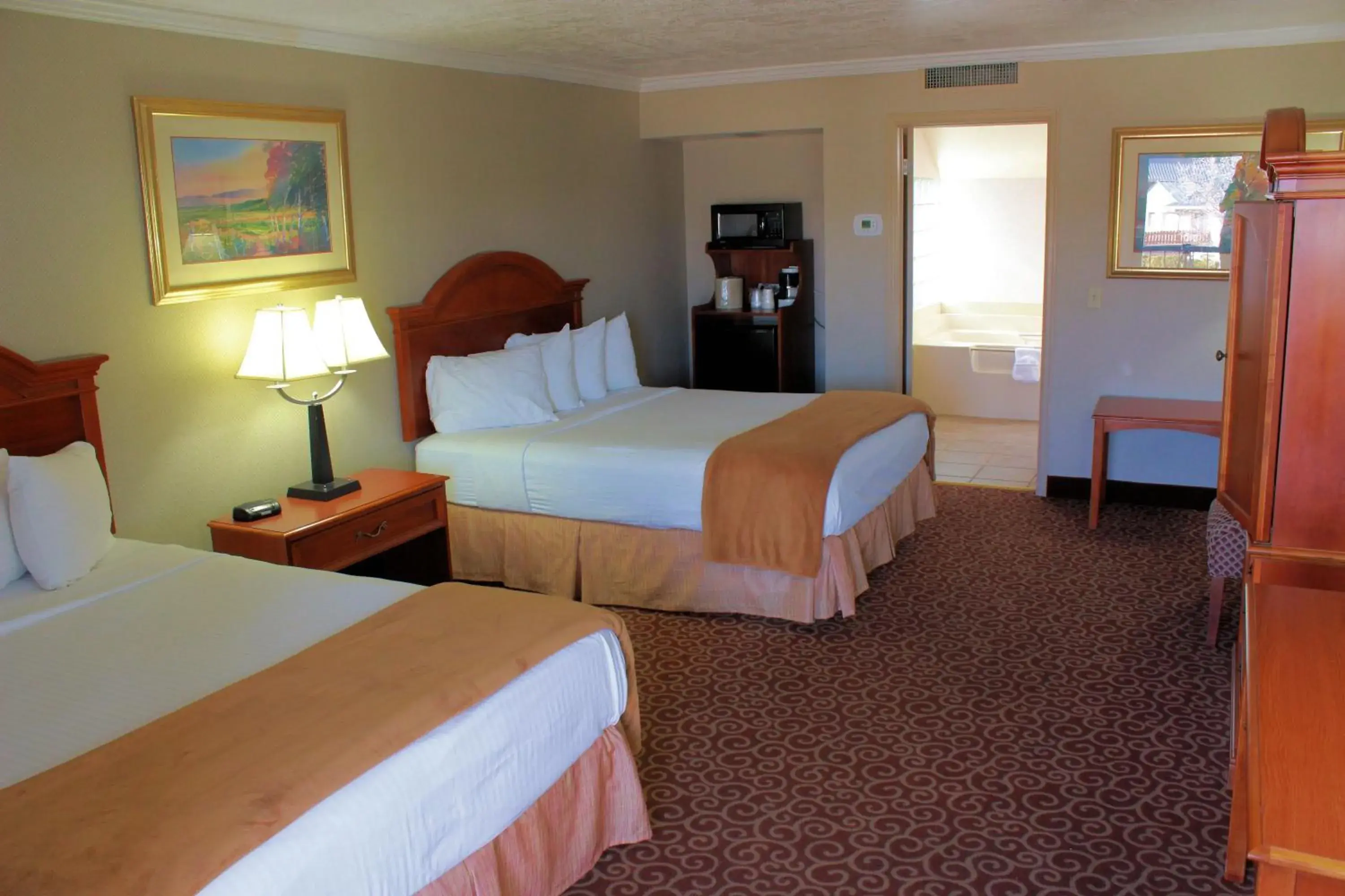 Bedroom, Bed in Red Arrow Inn & Suites, a Travelodge by Wyndham Bedroom, Bed in Red Arrow Inn & Suites, a Travelodge by Wyndham