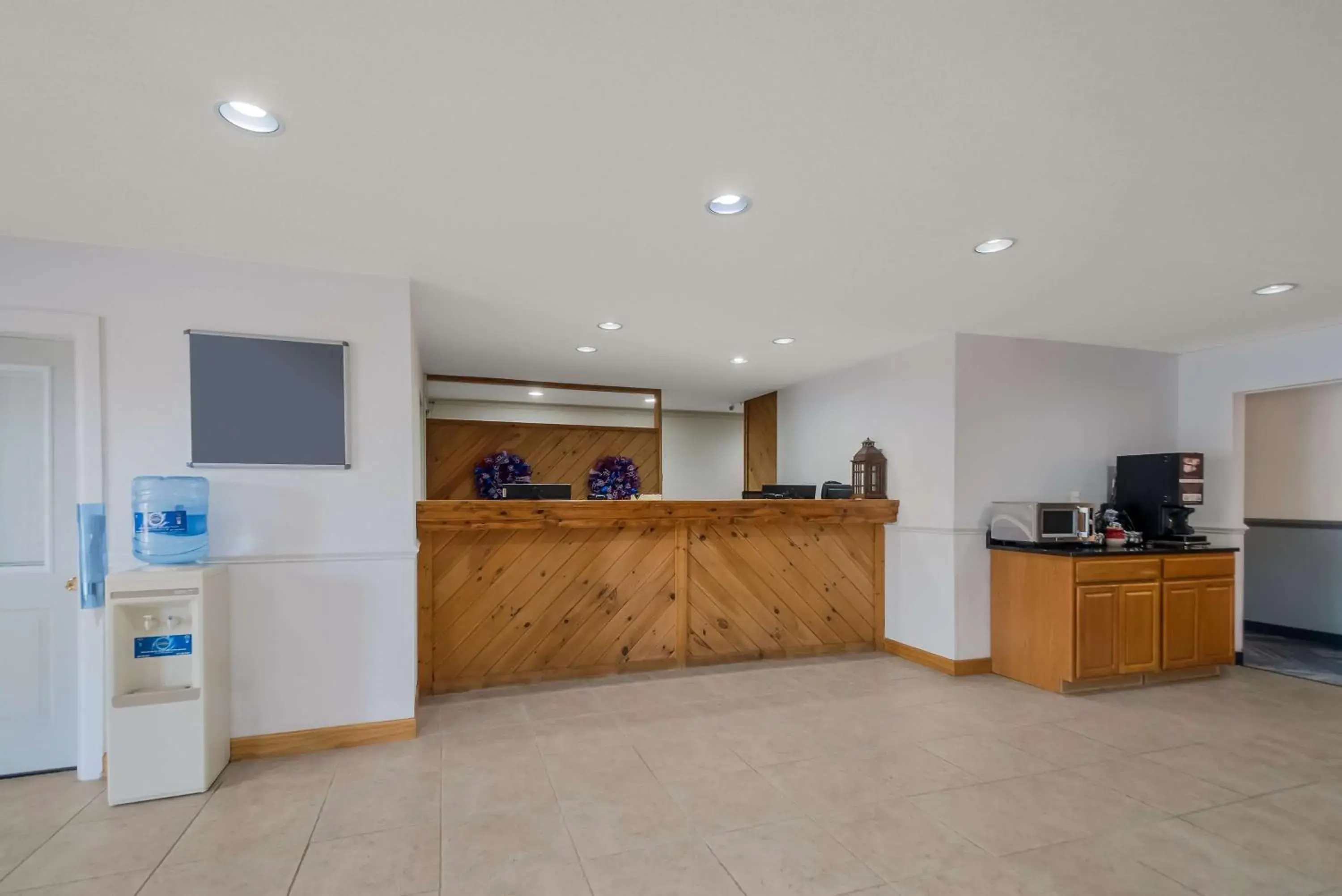 Lobby or reception in SureStay Plus Hotel by Best Western Berkeley Springs Lobby or reception in SureStay Plus Hotel by Best Western Berkeley Springs