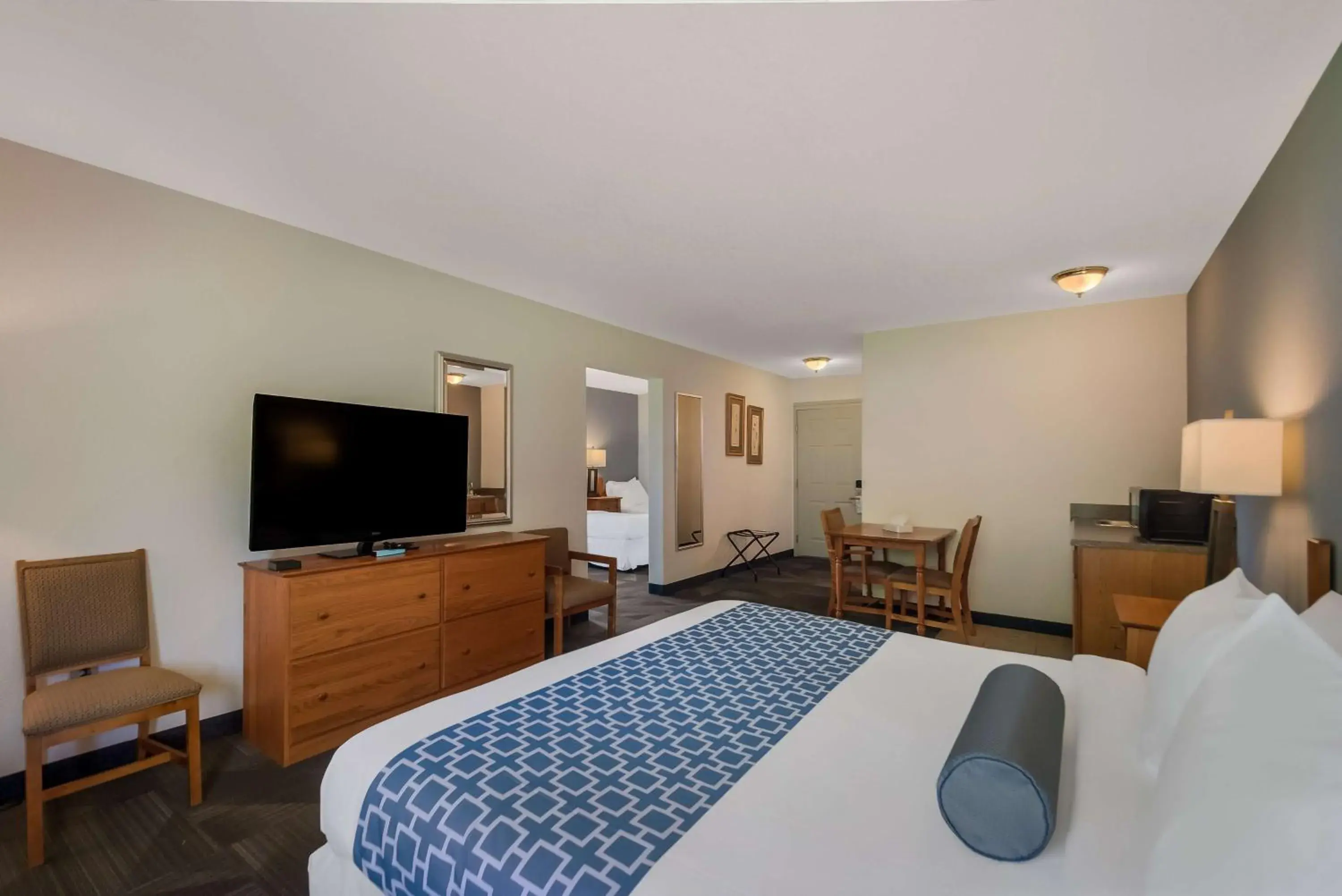 Bedroom, Bed in SureStay Plus Hotel by Best Western Berkeley Springs Bedroom, Bed in SureStay Plus Hotel by Best Western Berkeley Springs