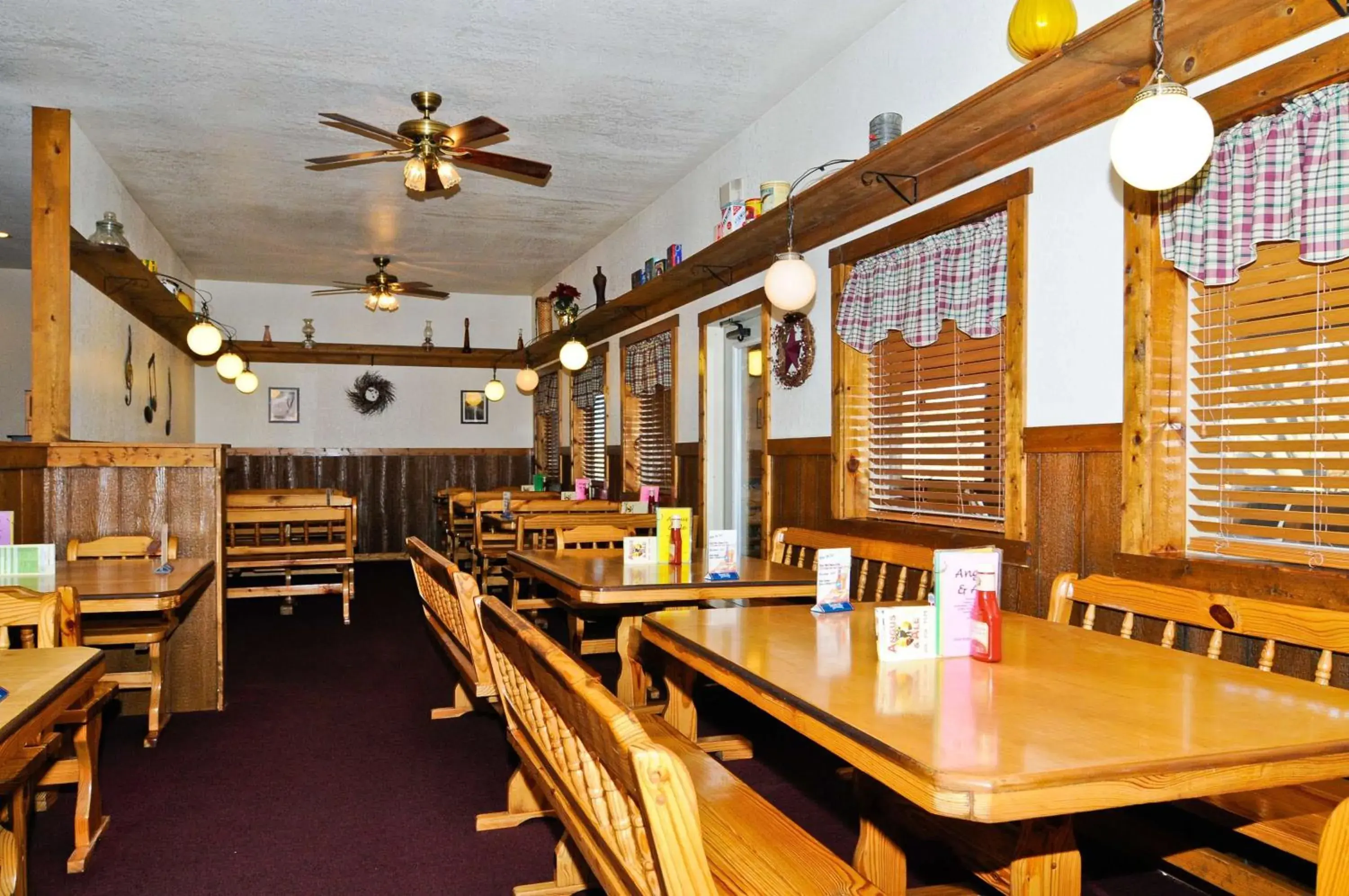 Restaurant/places to eat in SureStay Plus Hotel by Best Western Berkeley Springs Restaurant/places to eat in SureStay Plus Hotel by Best Western Berkeley Springs